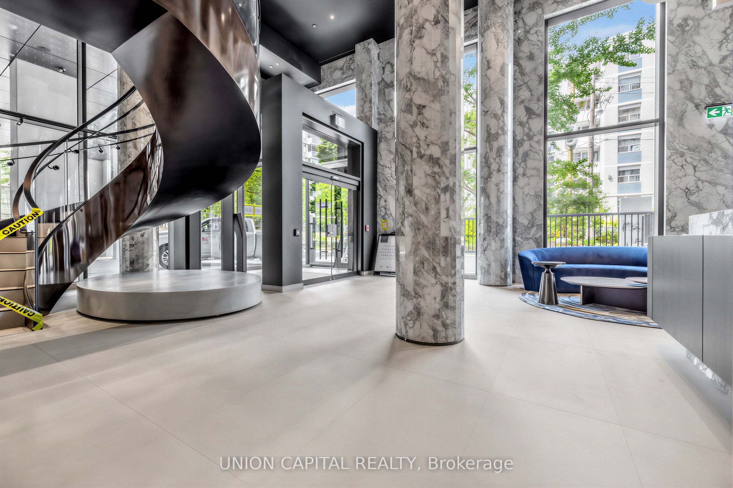89 Montclair Avenue 917, Toronto, ON M5P 0A9 photo 2