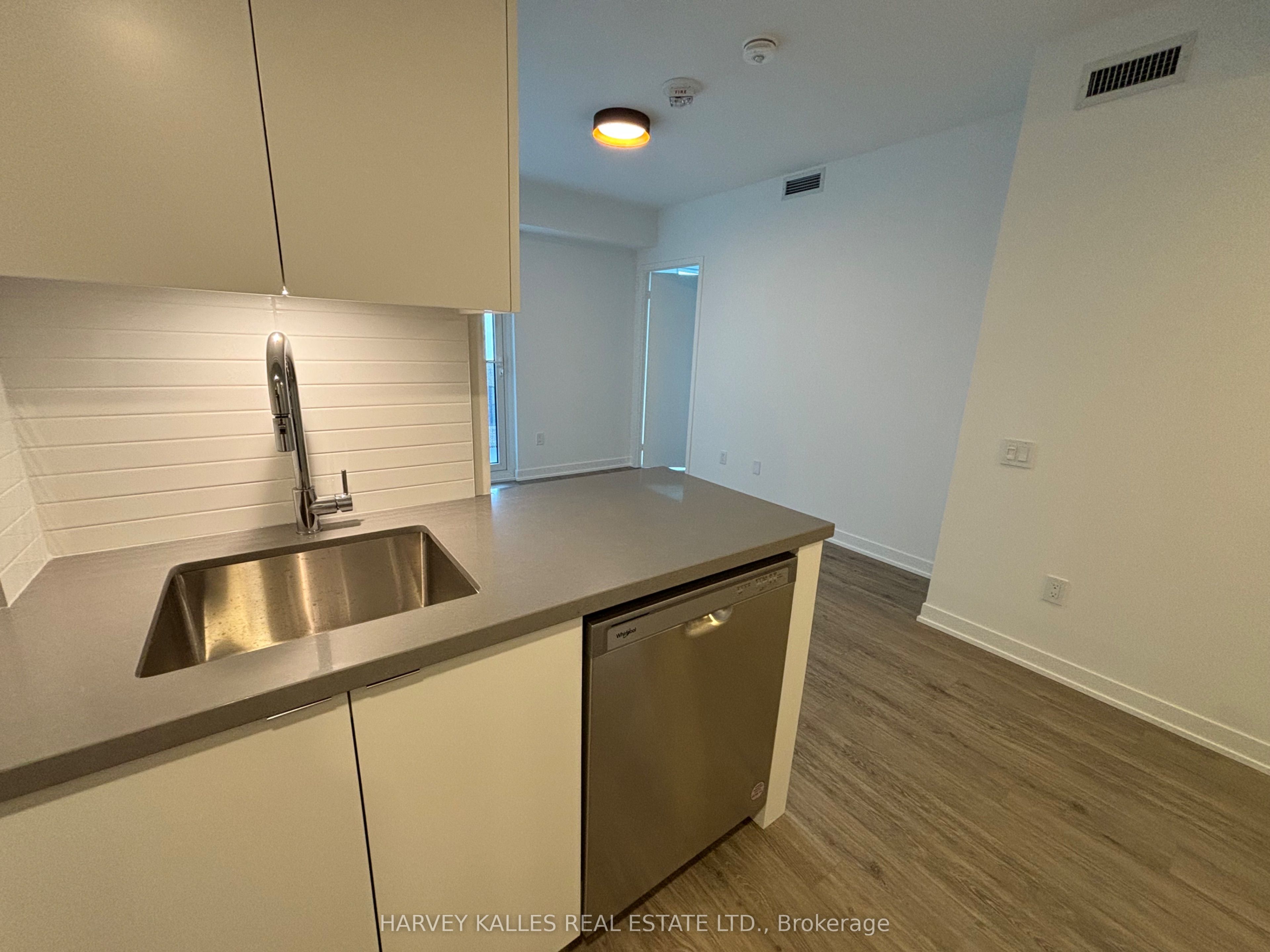 500 Wilson Avenue 415, Toronto, ON M3H 0E5 photo 4