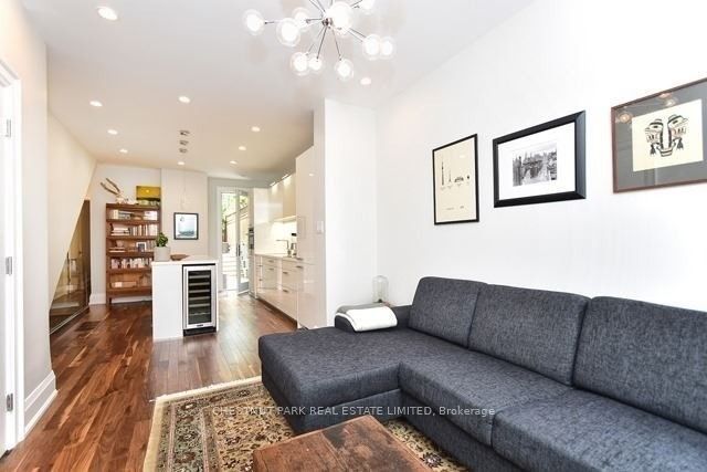 26 Gibson Avenue Main, Toronto, ON M5R 1T5 photo 3