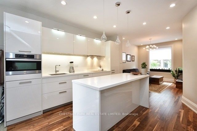 26 Gibson Avenue Main, Toronto, ON M5R 1T5 photo 4
