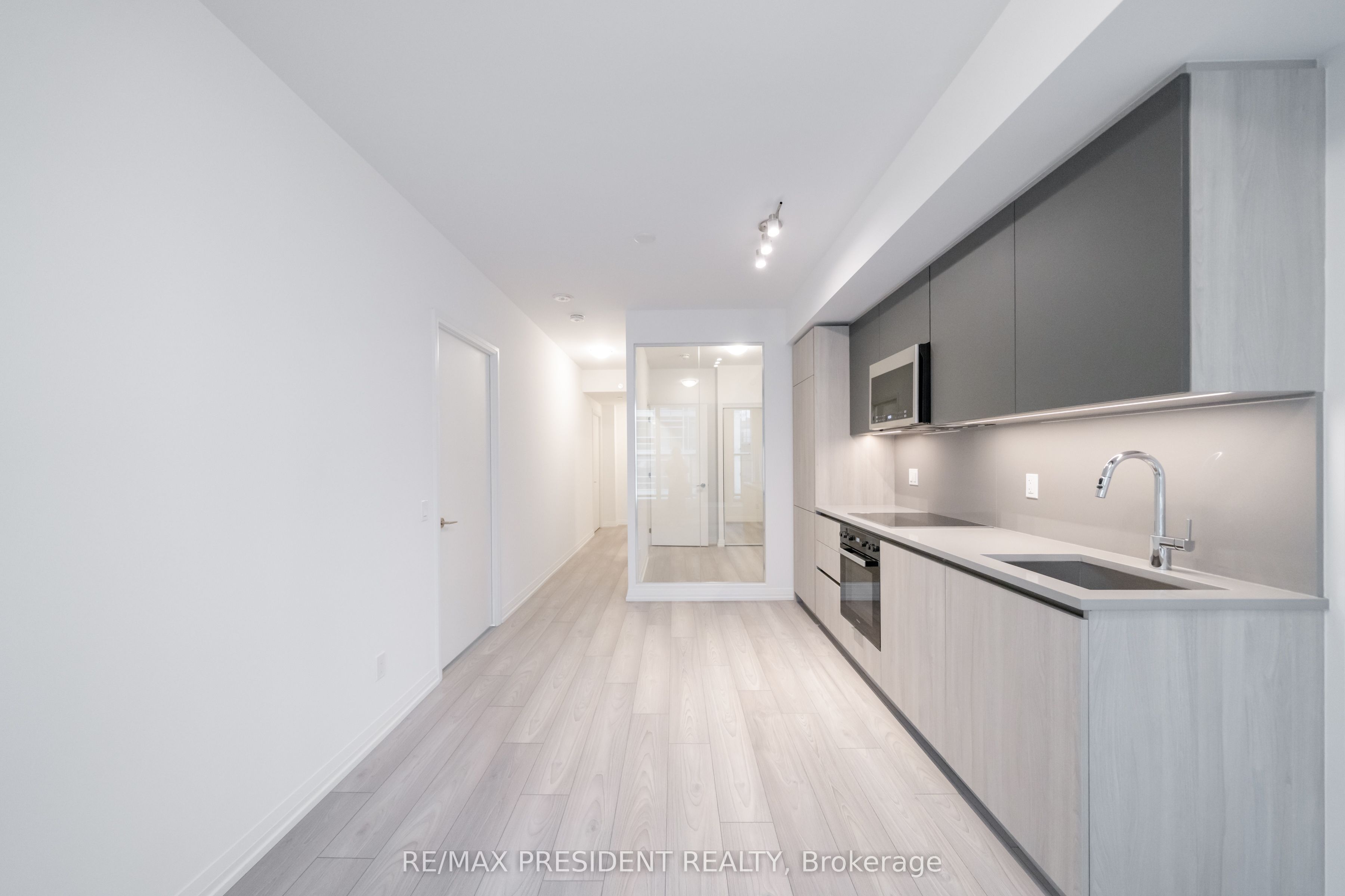 400 King Street W 511, Toronto, ON M5V 1K2
