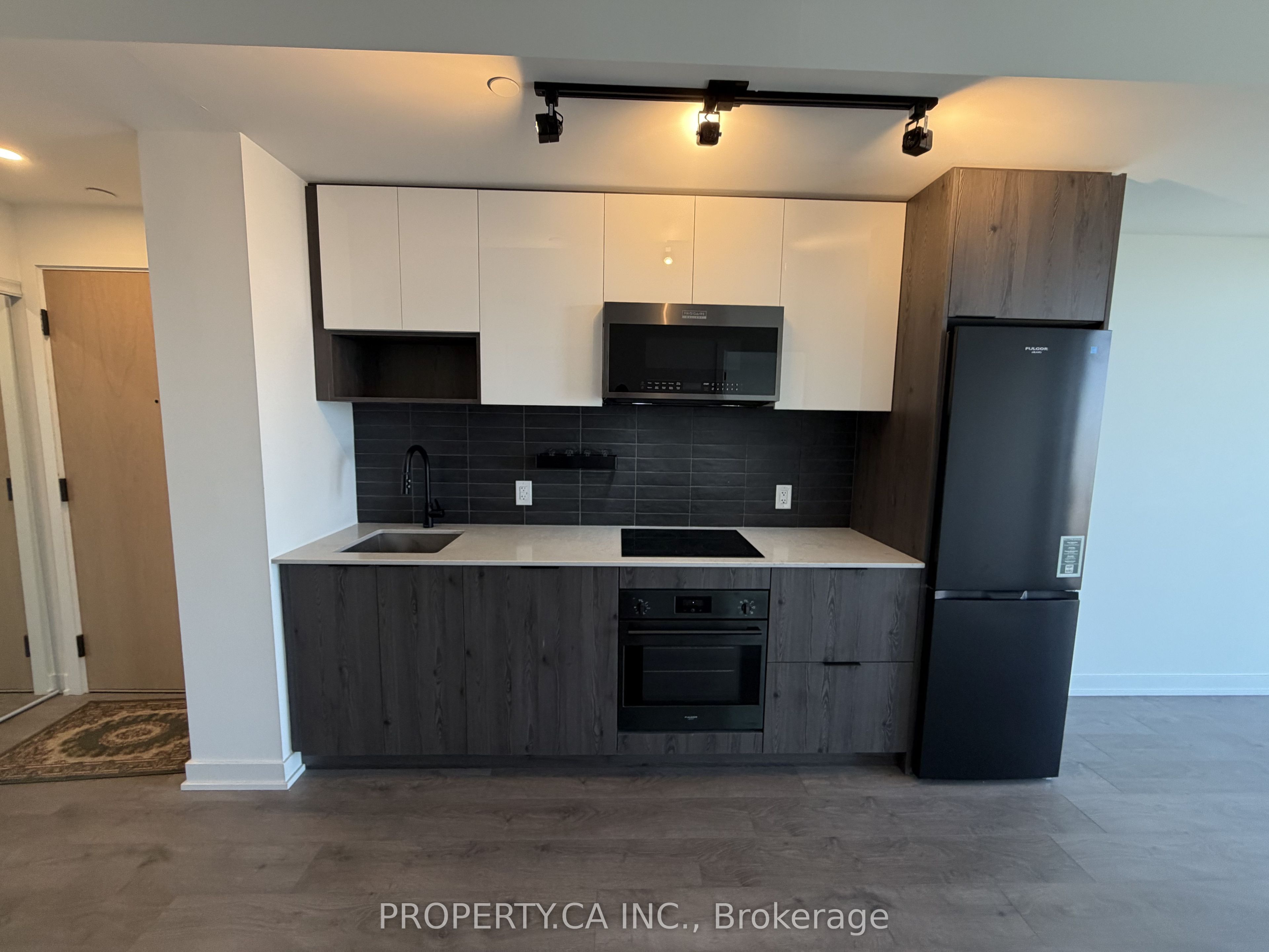 5 Defries Street 2513, Toronto, ON M5A 0W7 photo 2
