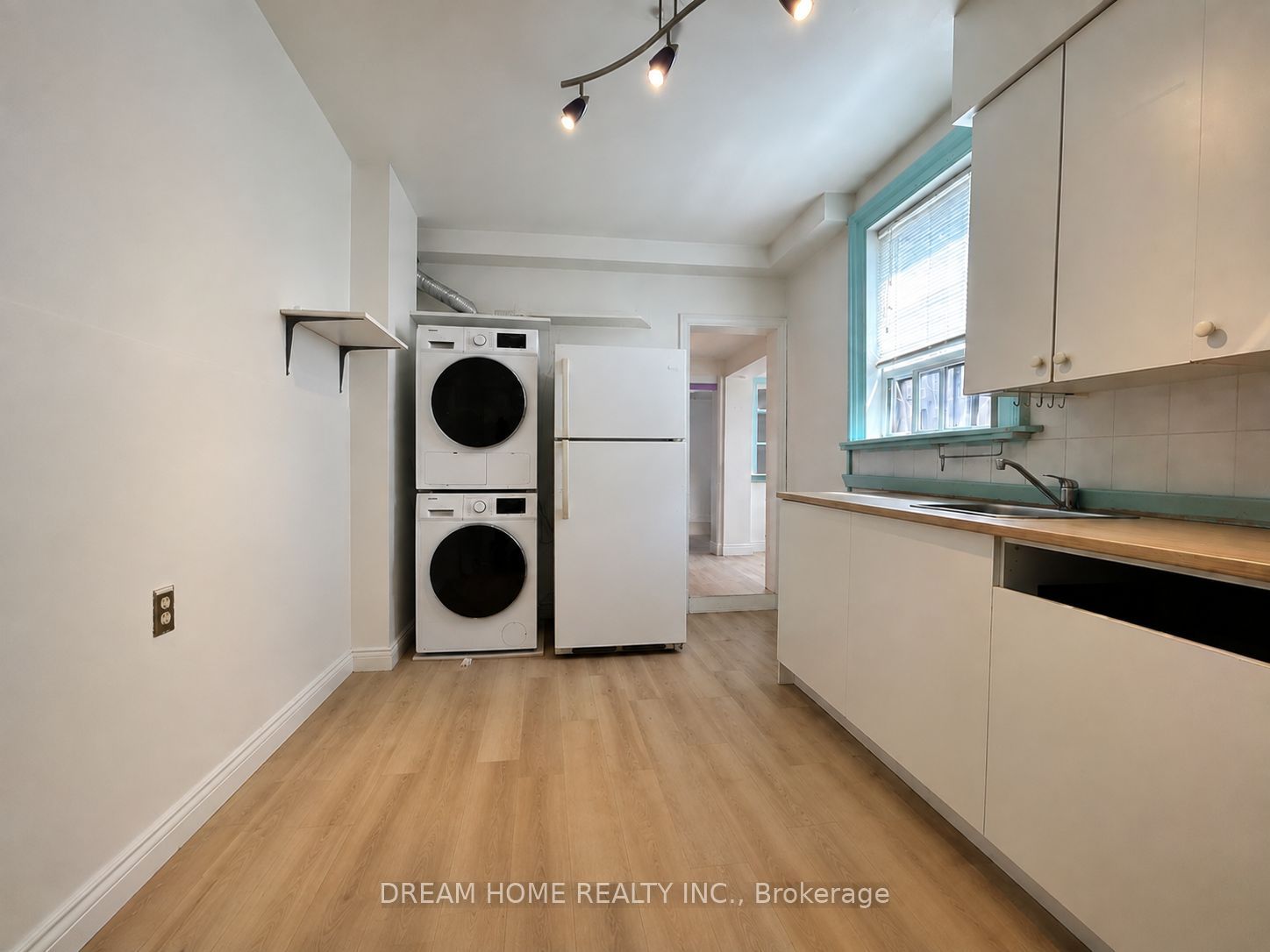 107 Huron st Street, Toronto, ON M5T 2A9