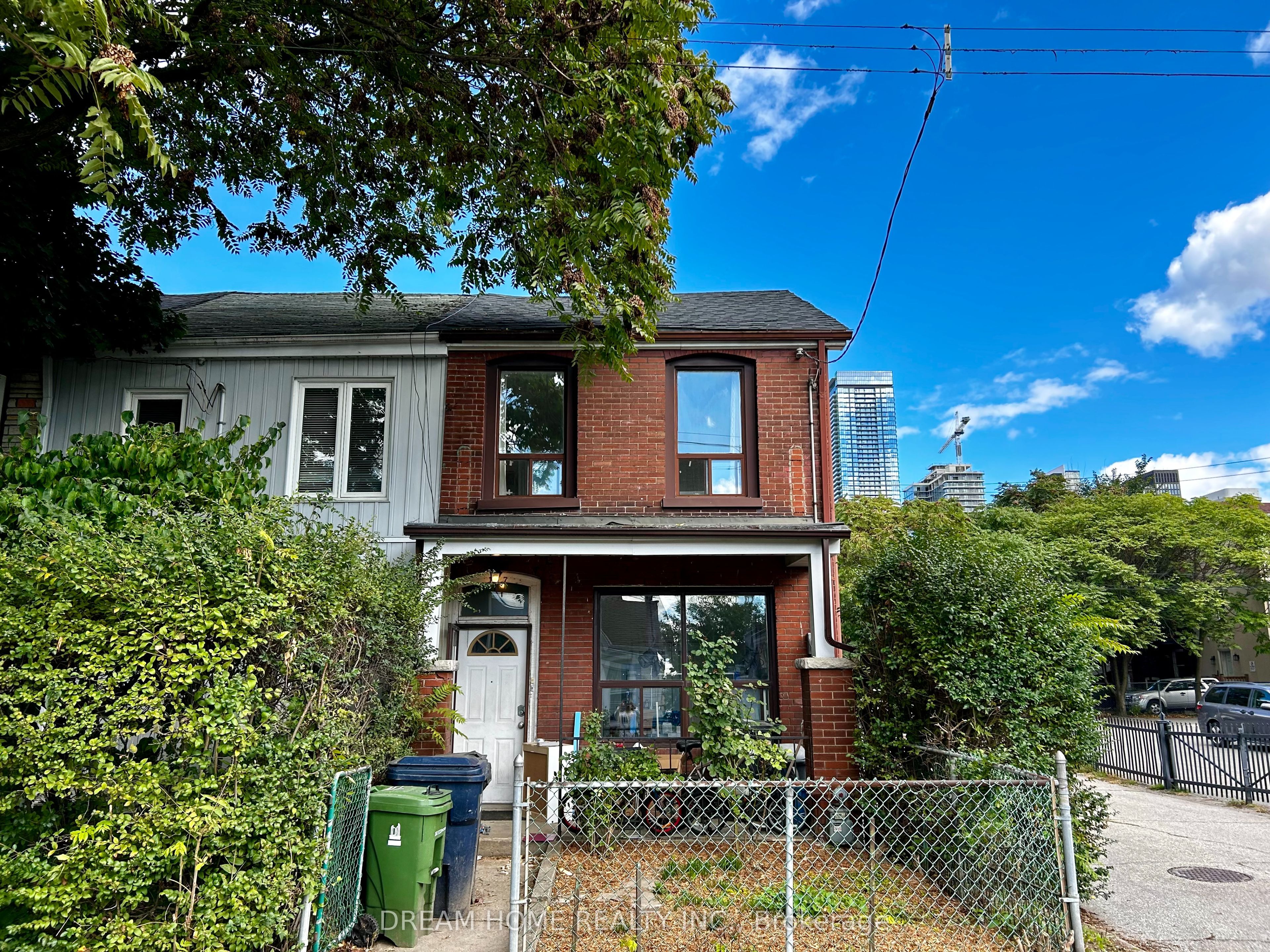 107 Huron st Street, Toronto, ON M5T 2A9 photo 3