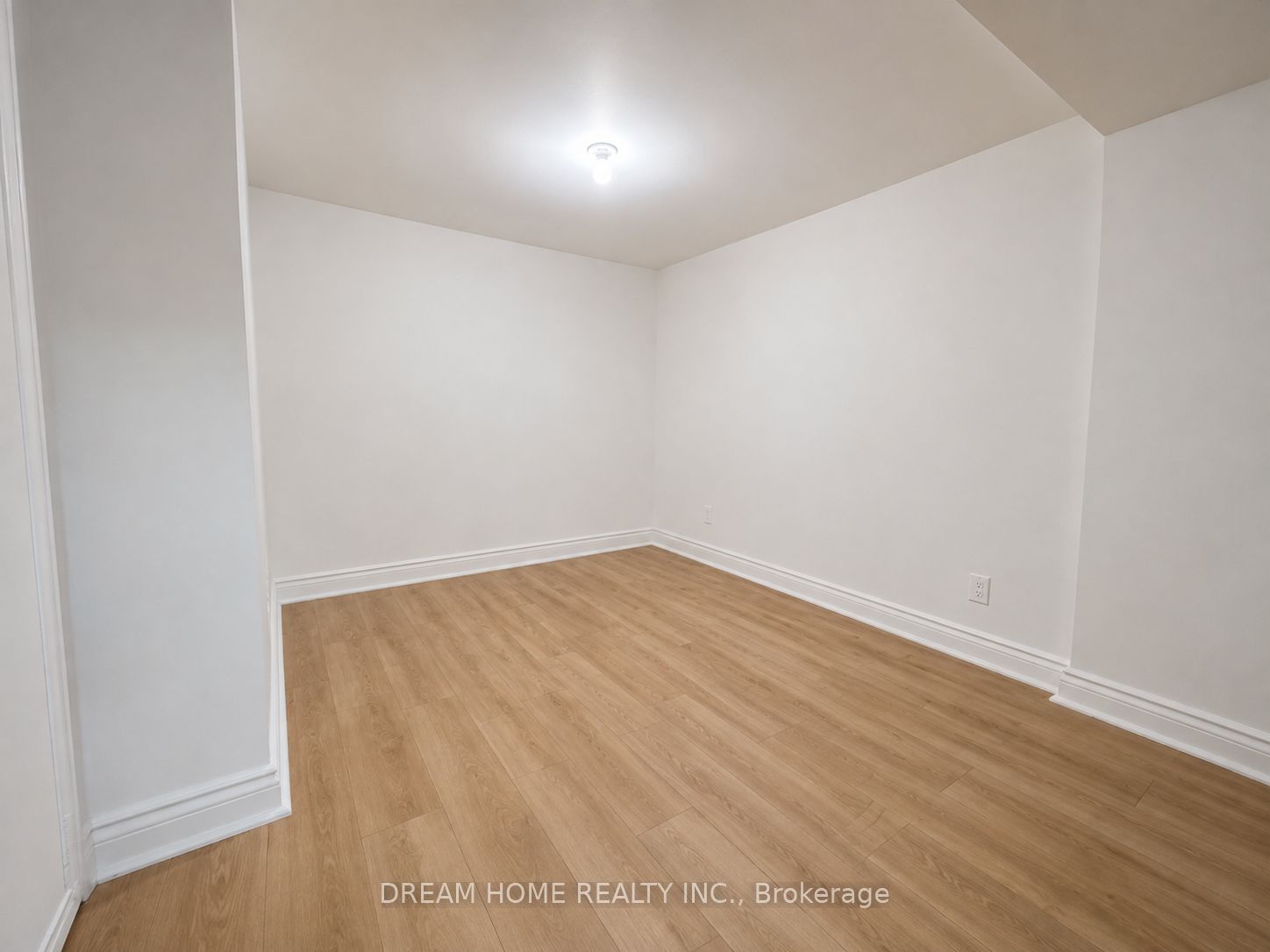 107 Huron st Street, Toronto, ON M5T 2A9 photo 4