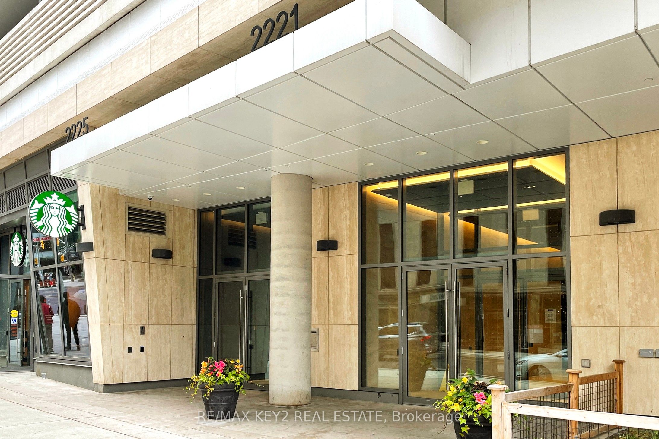 2221 Yonge Street 4904, Toronto, ON M4S 0B8 photo 2