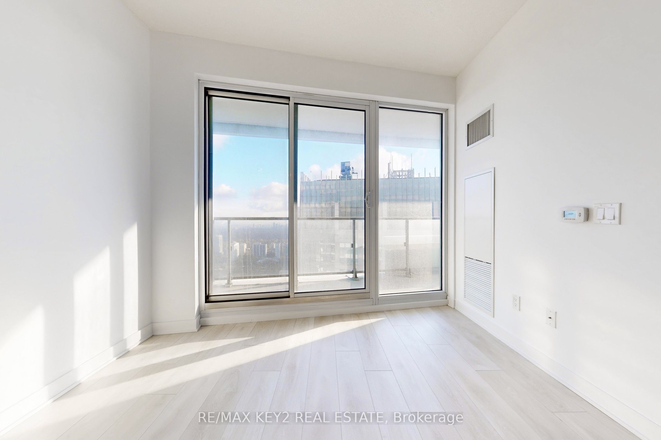2221 Yonge Street 4904, Toronto, ON M4S 0B8 photo 4