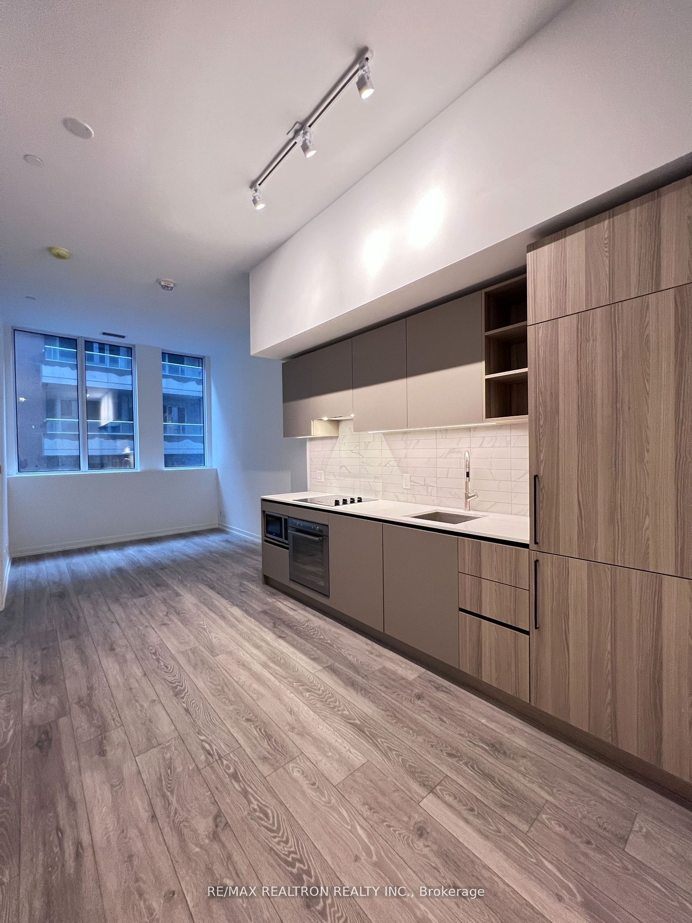55 Mercer Street 709, Toronto, ON M5V 3W2 photo 2