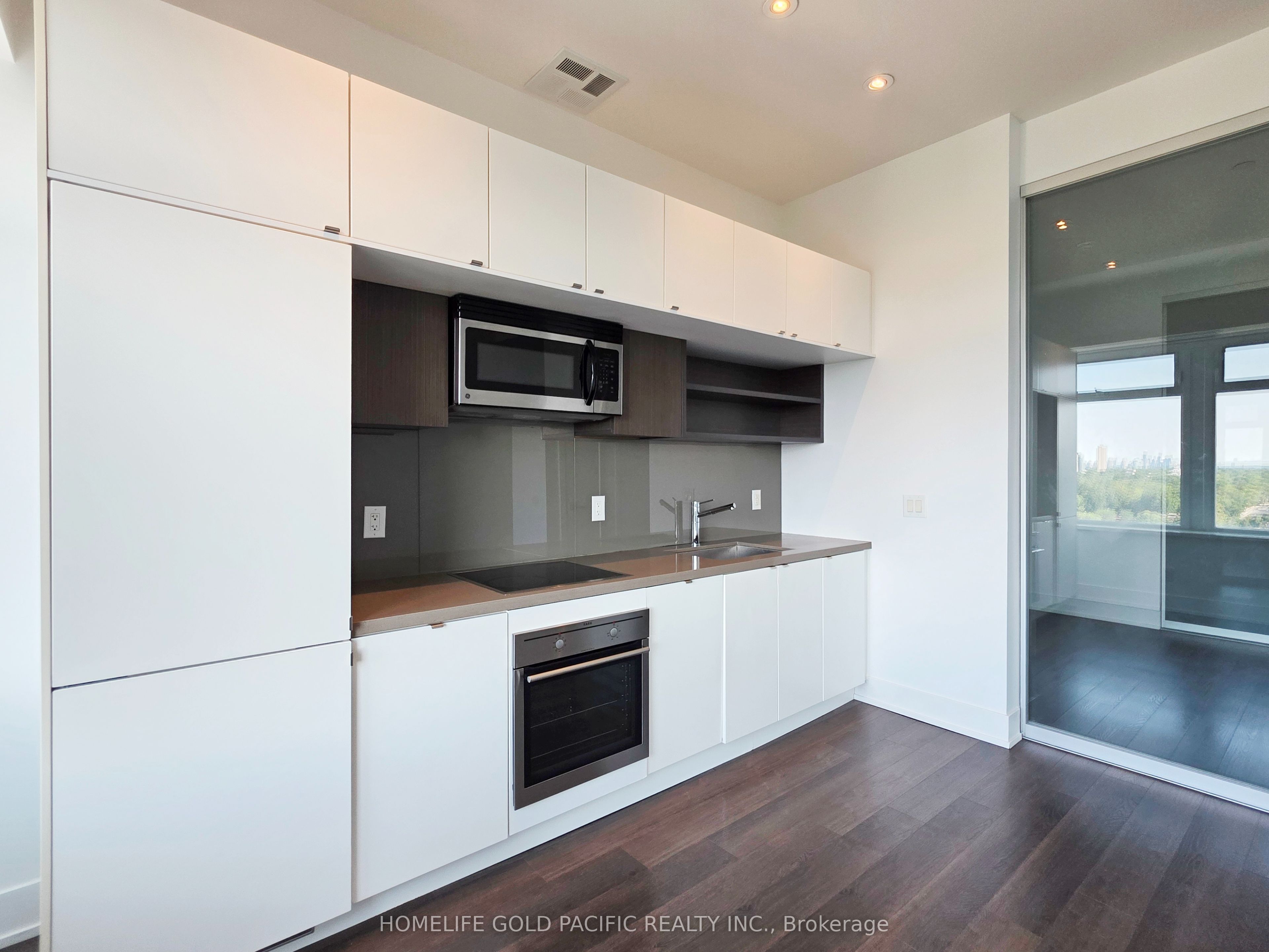 111 St. Clair Avenue W 1222, Toronto, ON M4V 1N5 photo 3