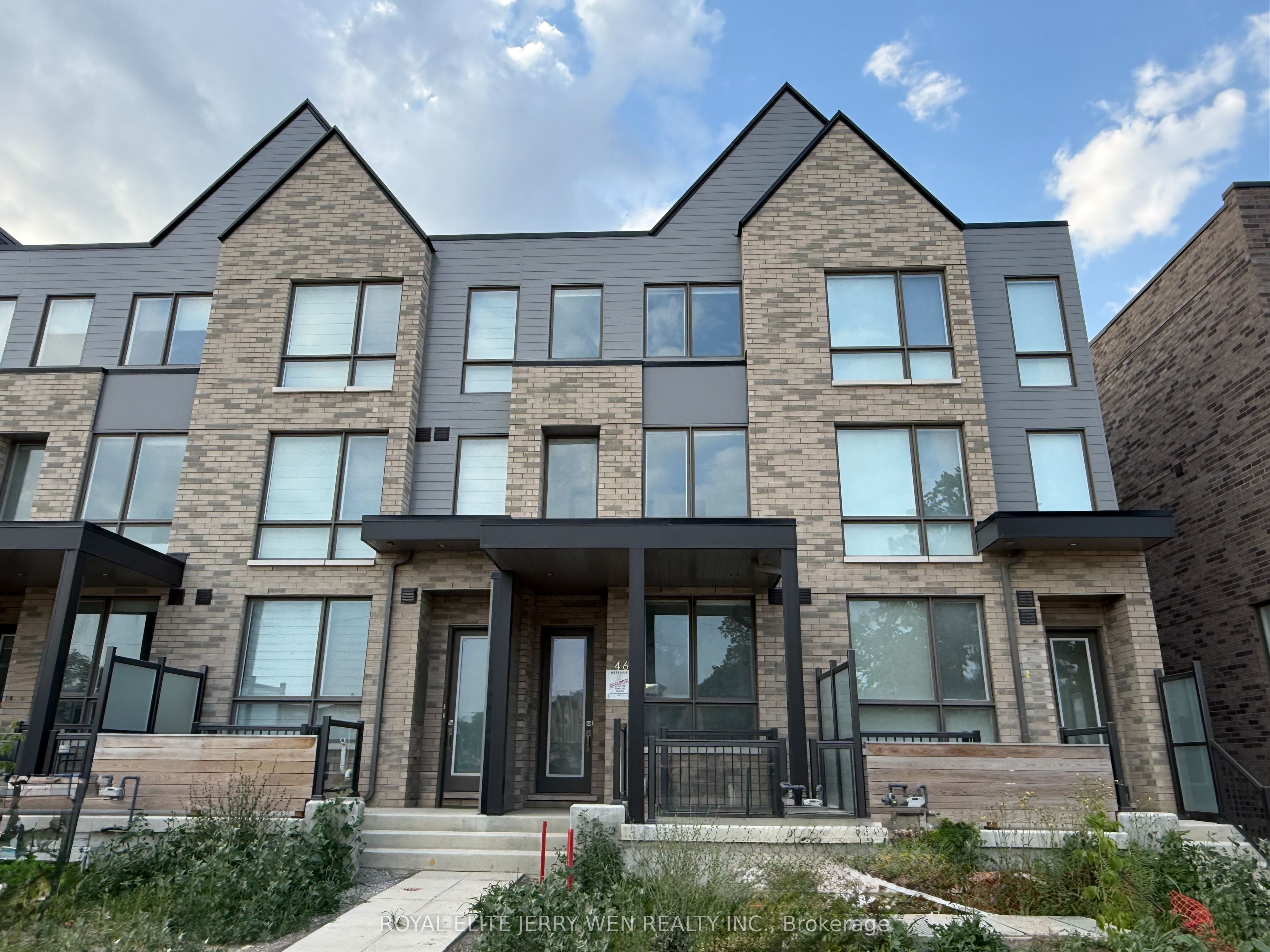 46 Green Gardens Boulevard, Toronto, ON M5A 0E7