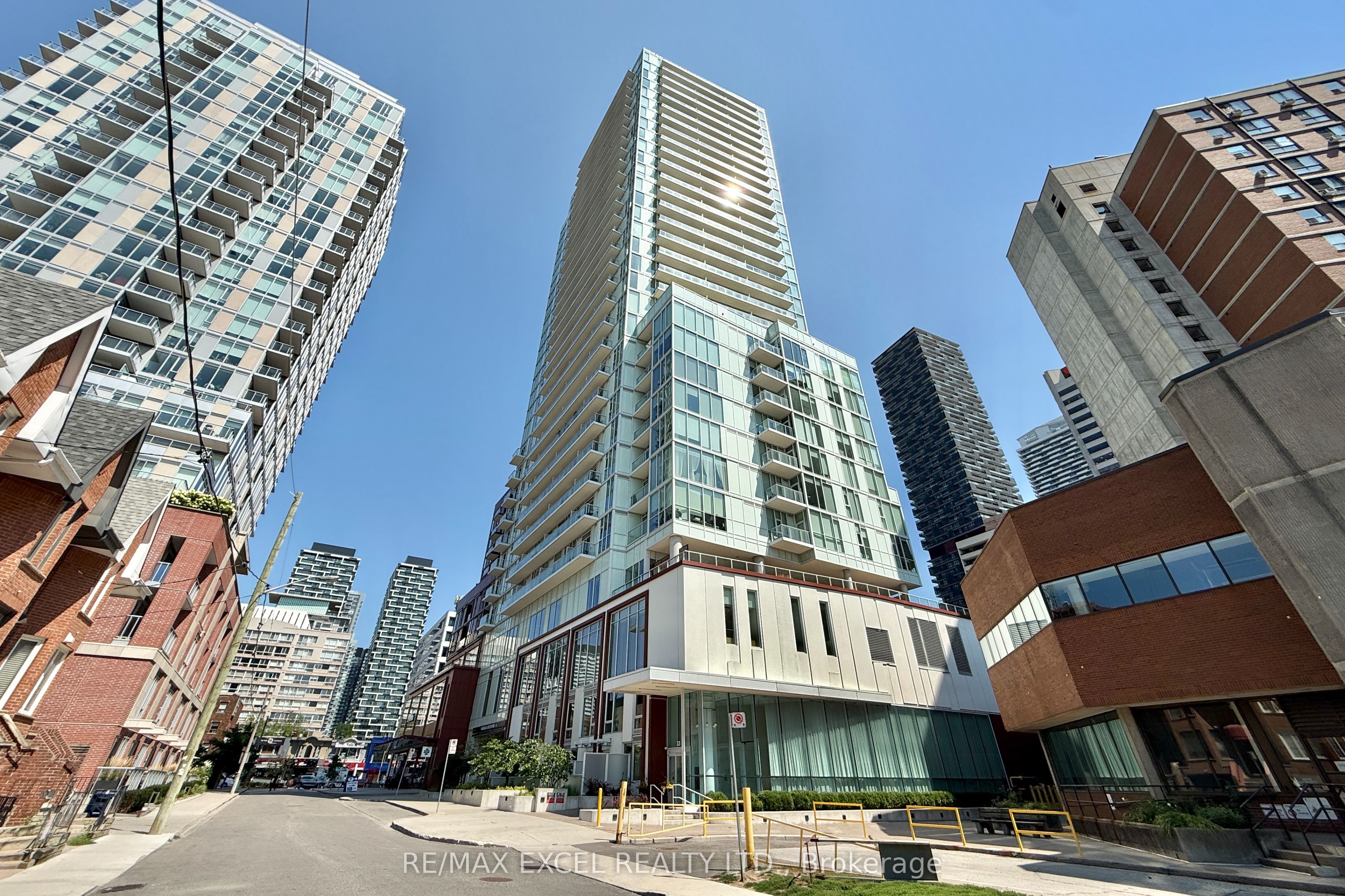 33 Helendale Avenue 1012, Toronto, ON M4R 0A4
