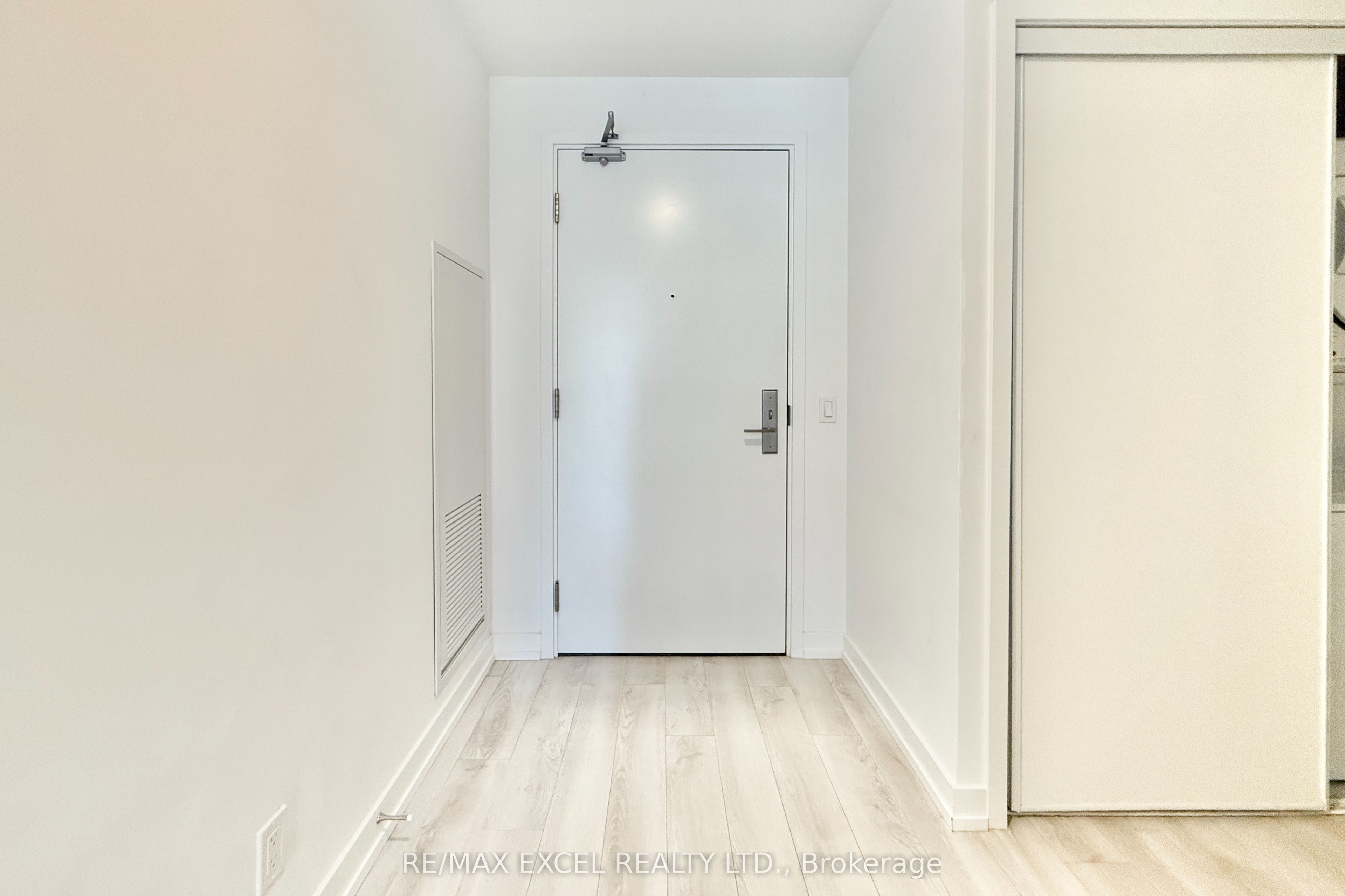33 Helendale Avenue 1012, Toronto, ON M4R 0A4 photo 5