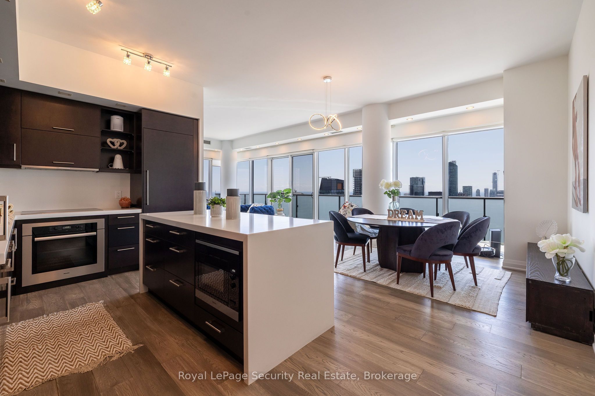 1080 Bay Street 5301, Toronto, ON M5S 0A6 photo 2