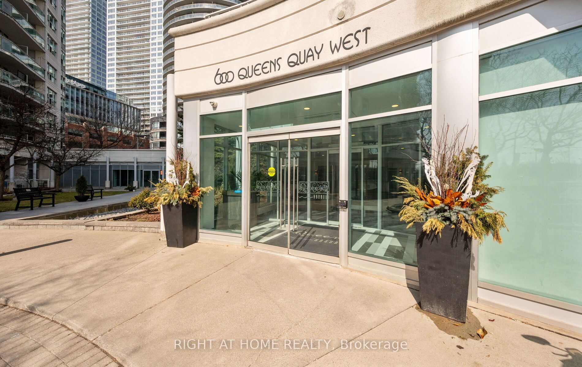 600 Queens Quay 219, Toronto, ON M5V 3M3 photo 3