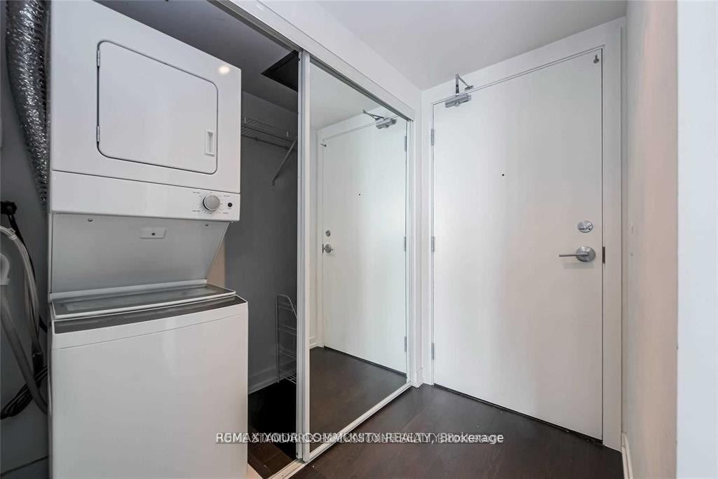 85 Wood Street 4302, Toronto, ON M4Y 0E8 photo 3