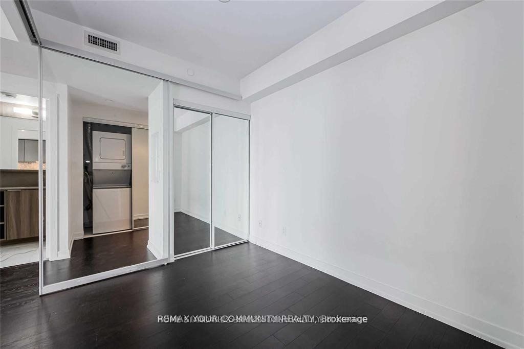 85 Wood Street 4302, Toronto, ON M4Y 0E8 photo 4