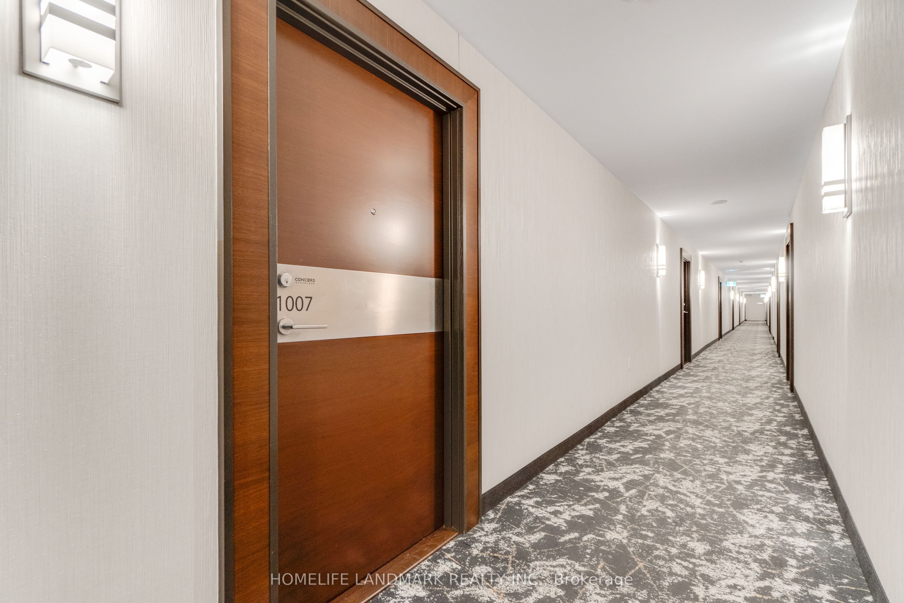 10 Capreol Court 1007, Toronto, ON M5V 4A5 photo 3