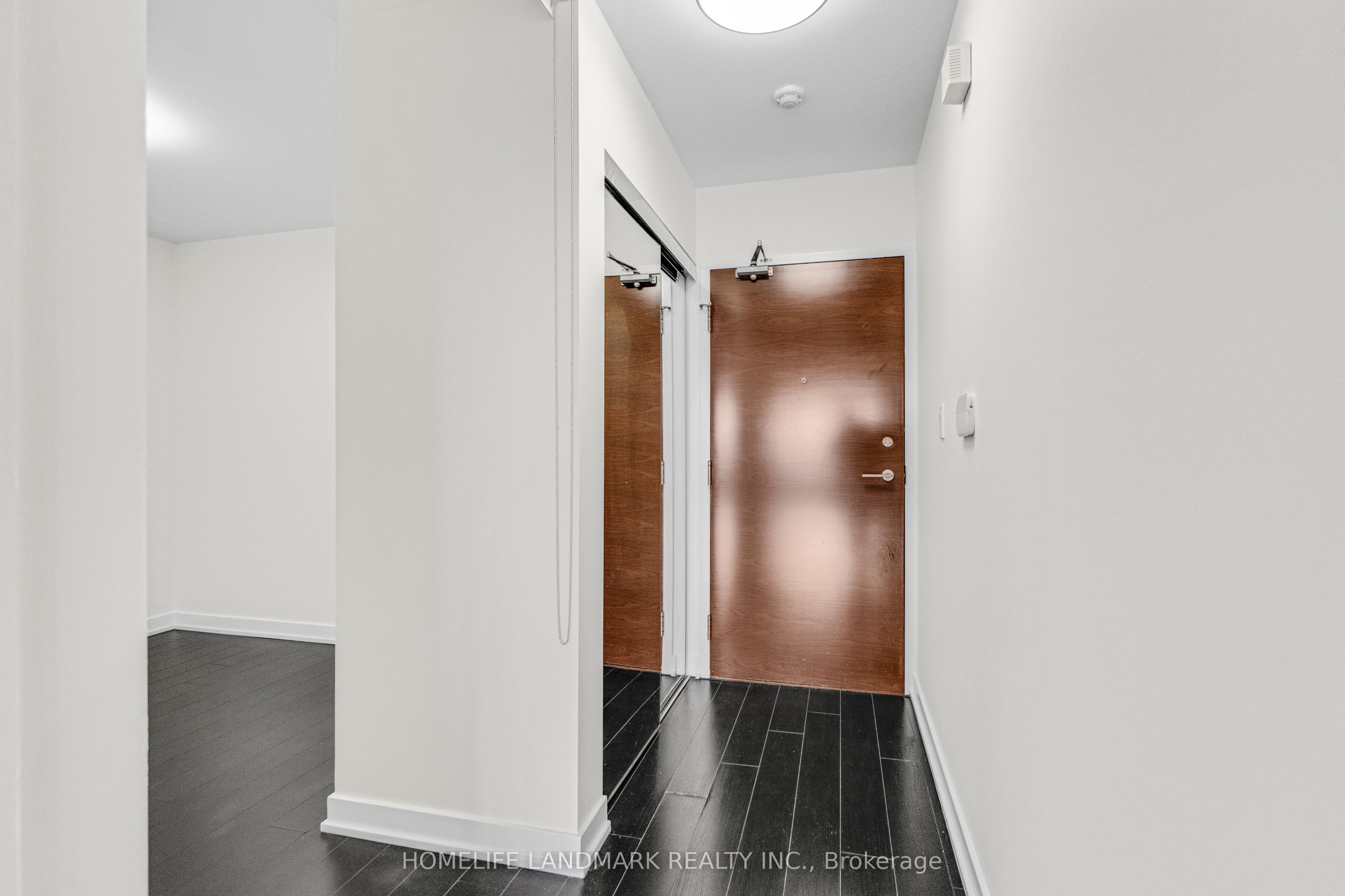 10 Capreol Court 1007, Toronto, ON M5V 4A5 photo 5
