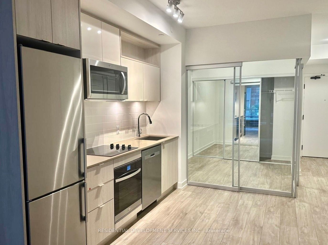 70 Princess Street 311, Toronto, ON M5A 0X6 photo 3