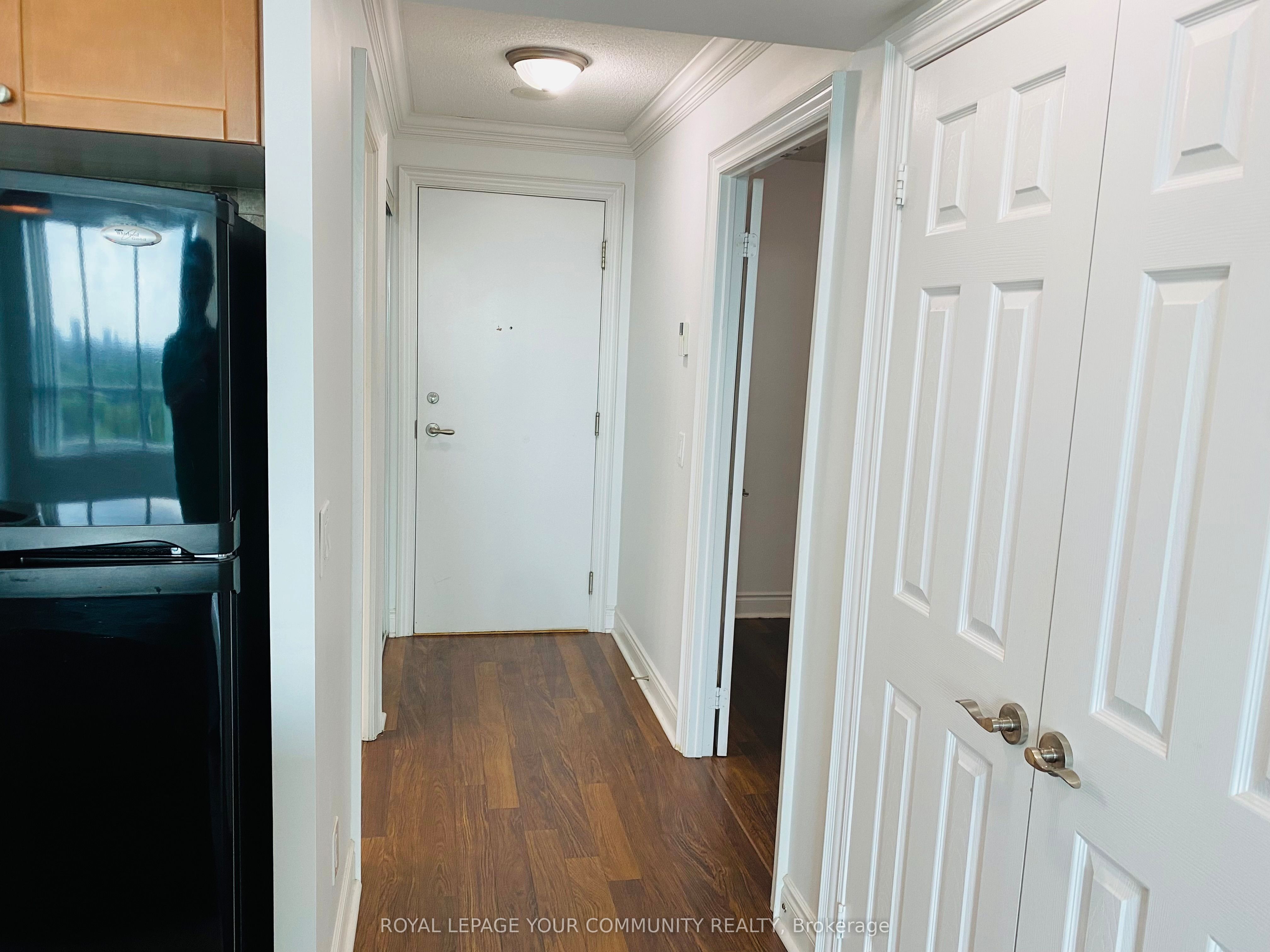 25 Greenview Avenue 1017, Toronto, ON M2M 0A5 photo 5