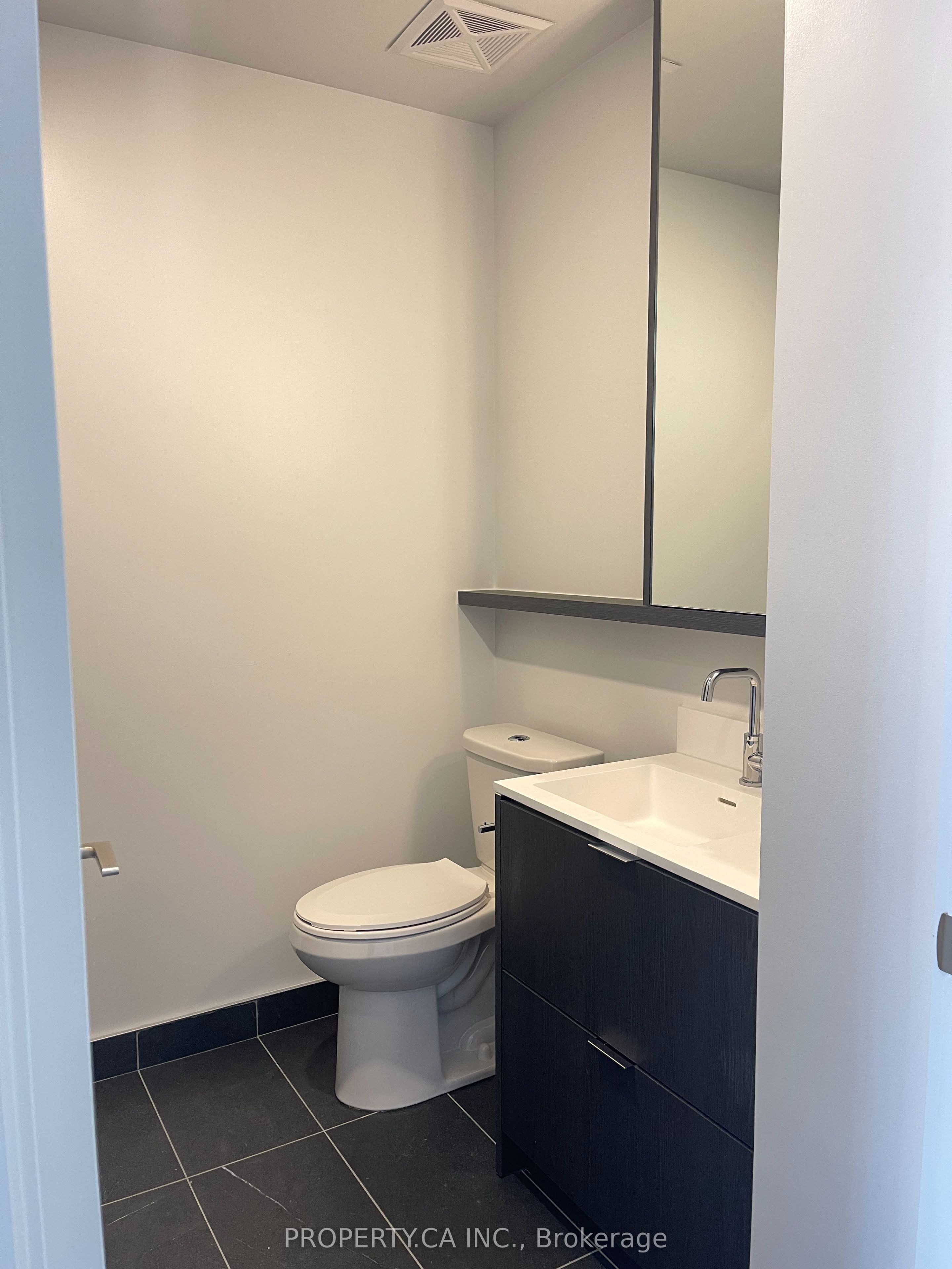 6 Greenbriar Road 224, Toronto, ON M2K 0H6 photo 2