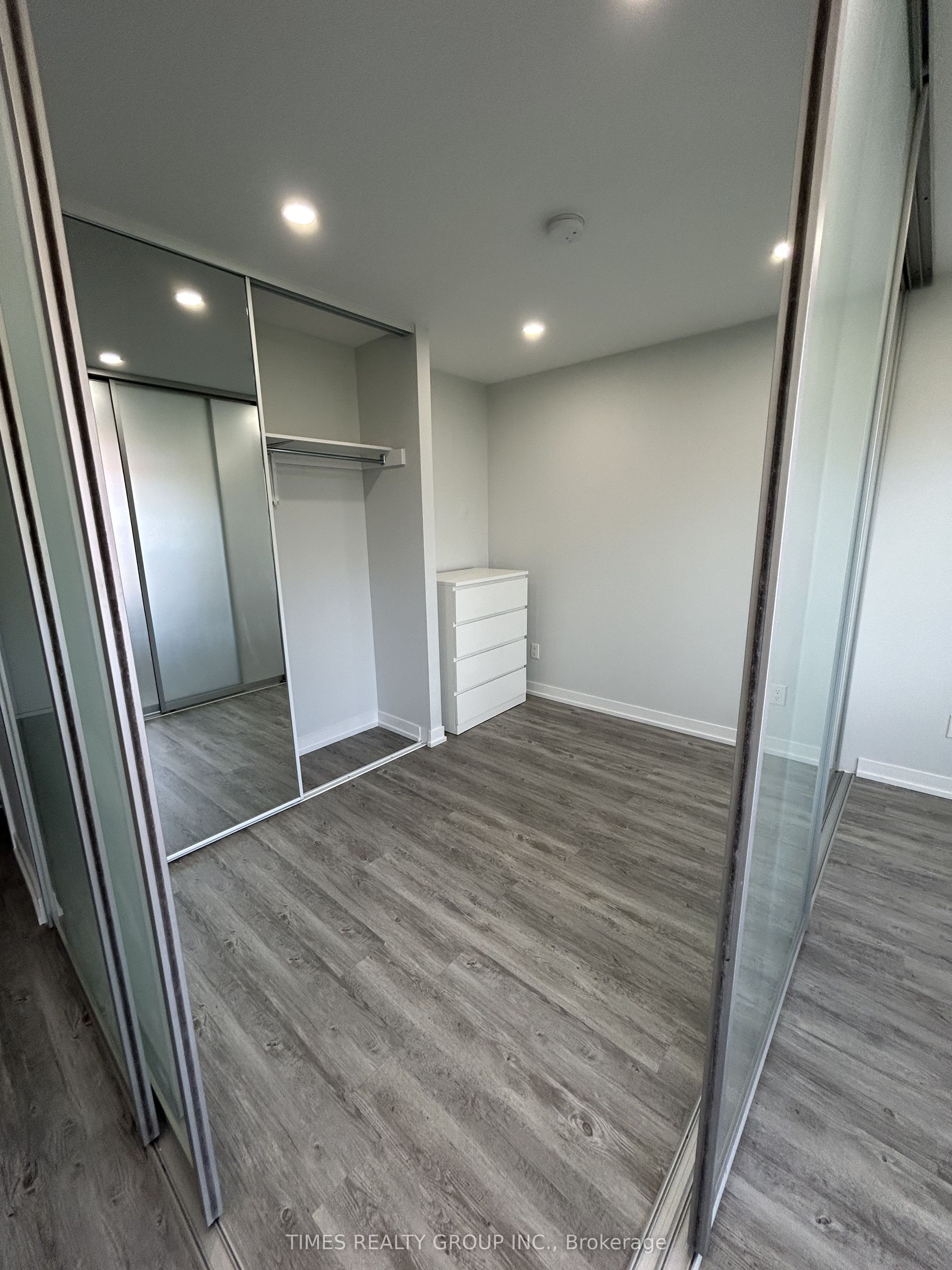 15 Walmer Road 503, Toronto, ON M5R 2X1 photo 5