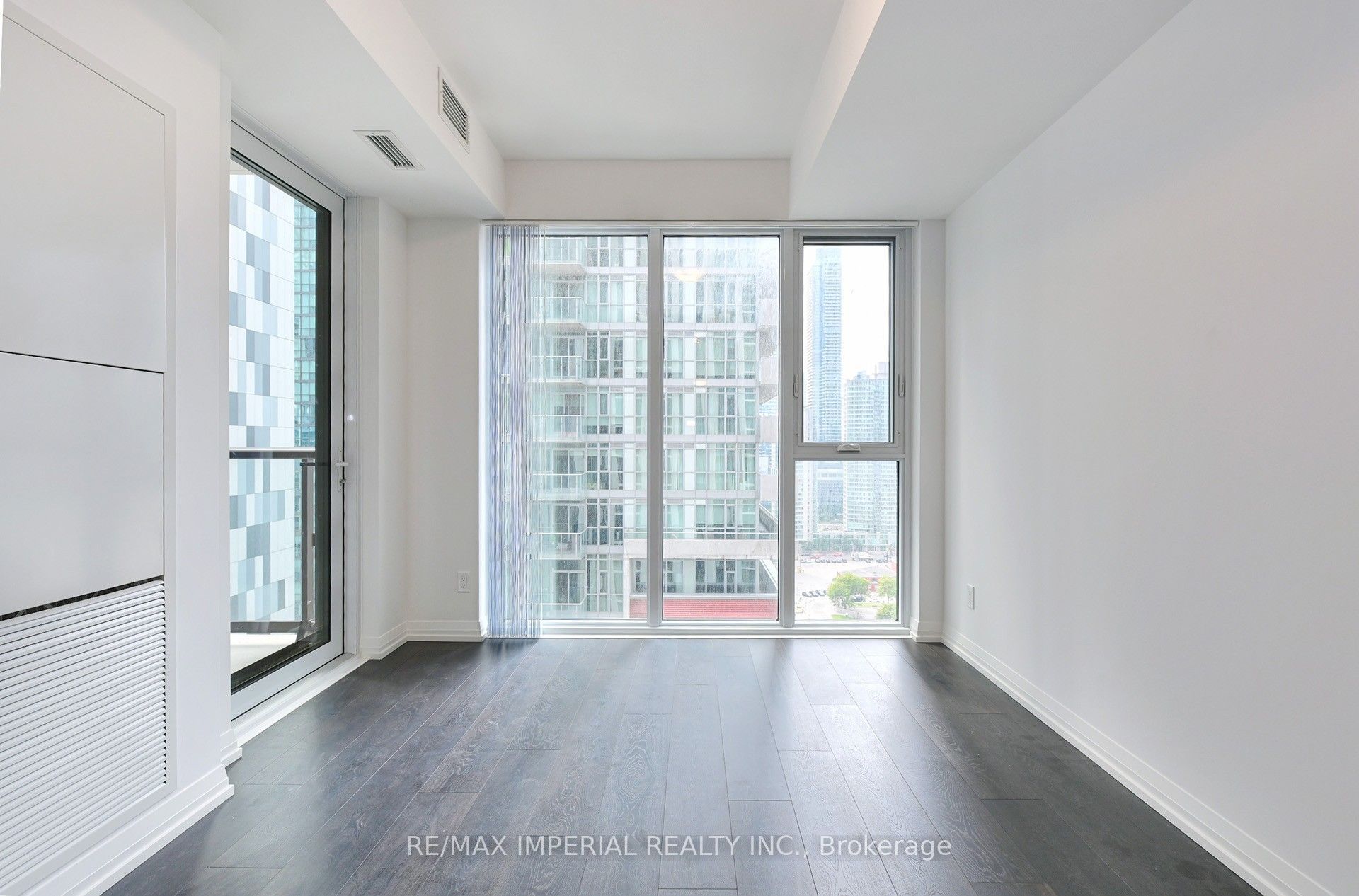 400 King Street W 2015, Toronto, ON M5V 0X8 photo 2