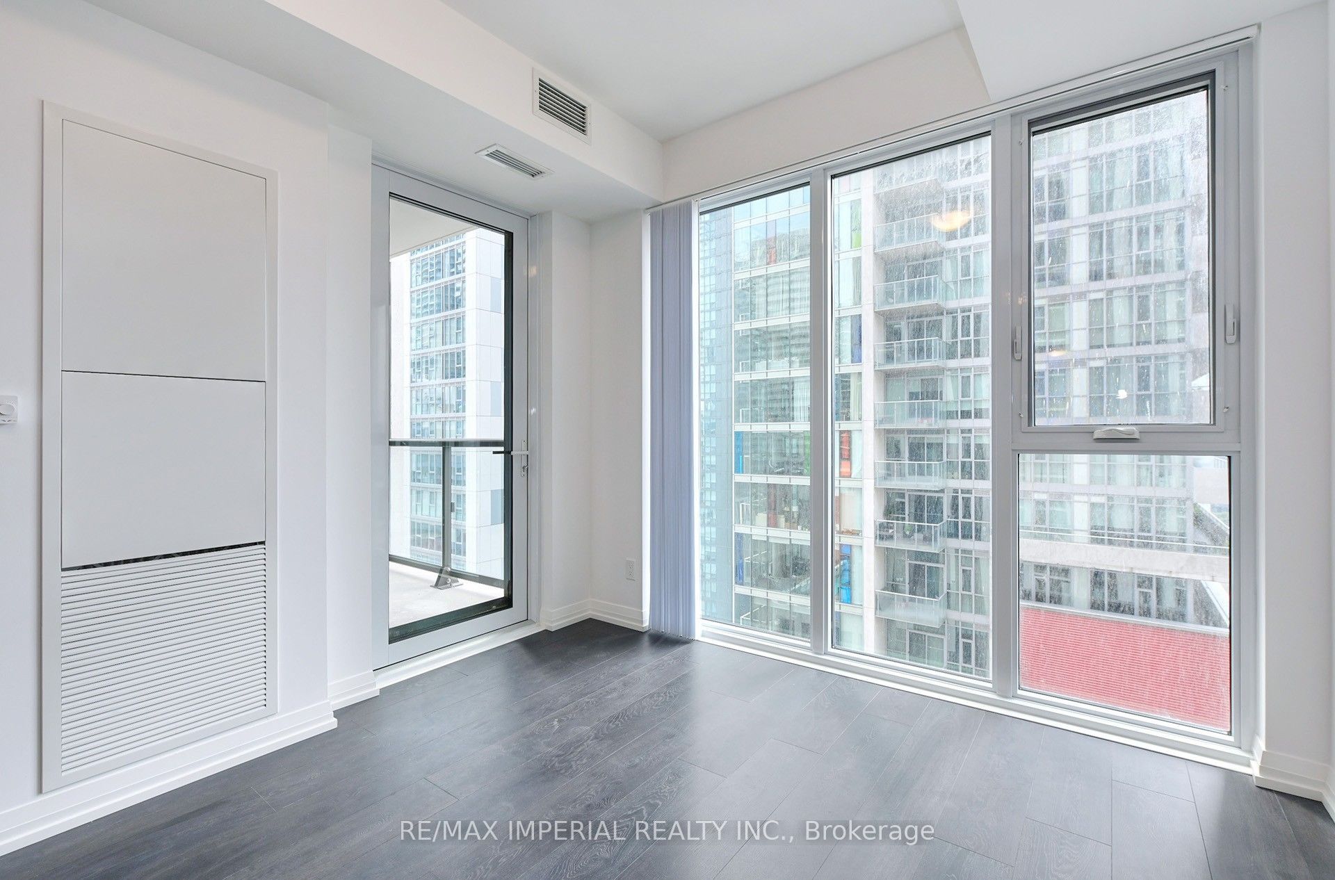 400 King Street W 2015, Toronto, ON M5V 0X8 photo 3