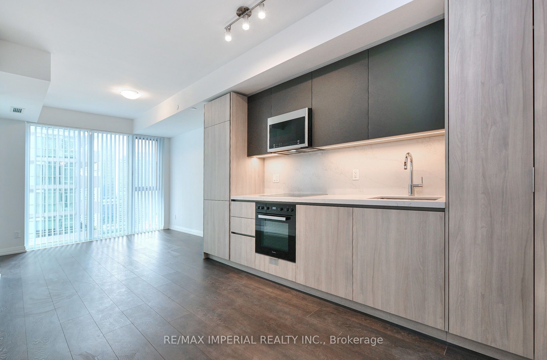 400 King Street W 2015, Toronto, ON M5V 0X8 photo 4