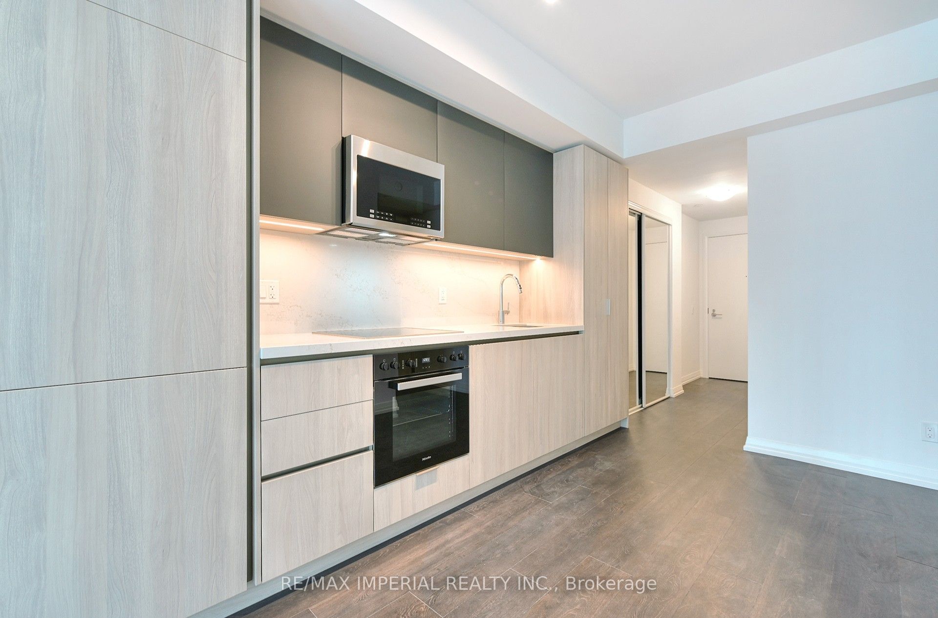 400 King Street W 2015, Toronto, ON M5V 0X8 photo 5