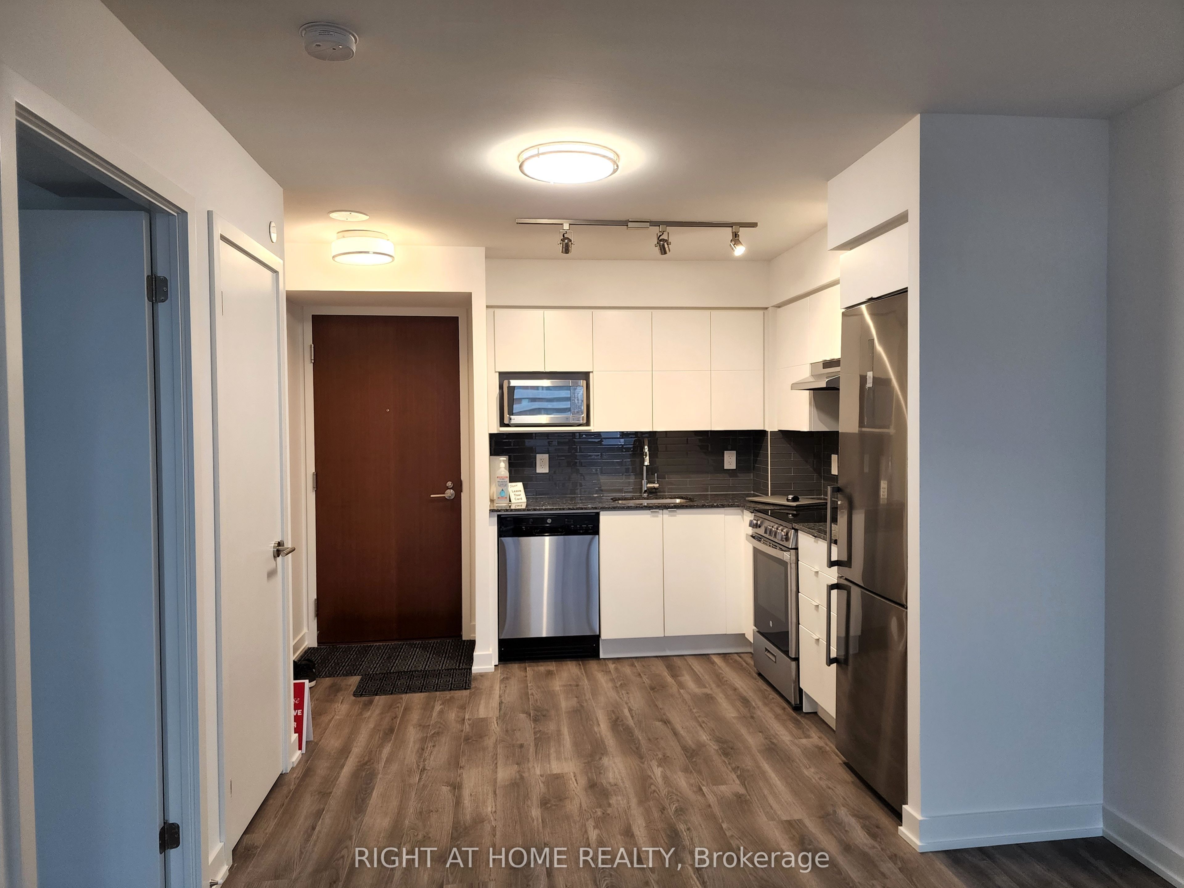 120 Varna Drive 525, Toronto, ON M6A 0B3 photo 3