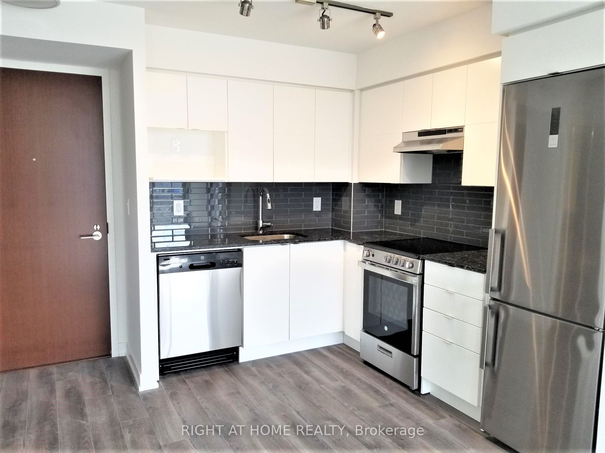 120 Varna Drive 525, Toronto, ON M6A 0B3 photo 4