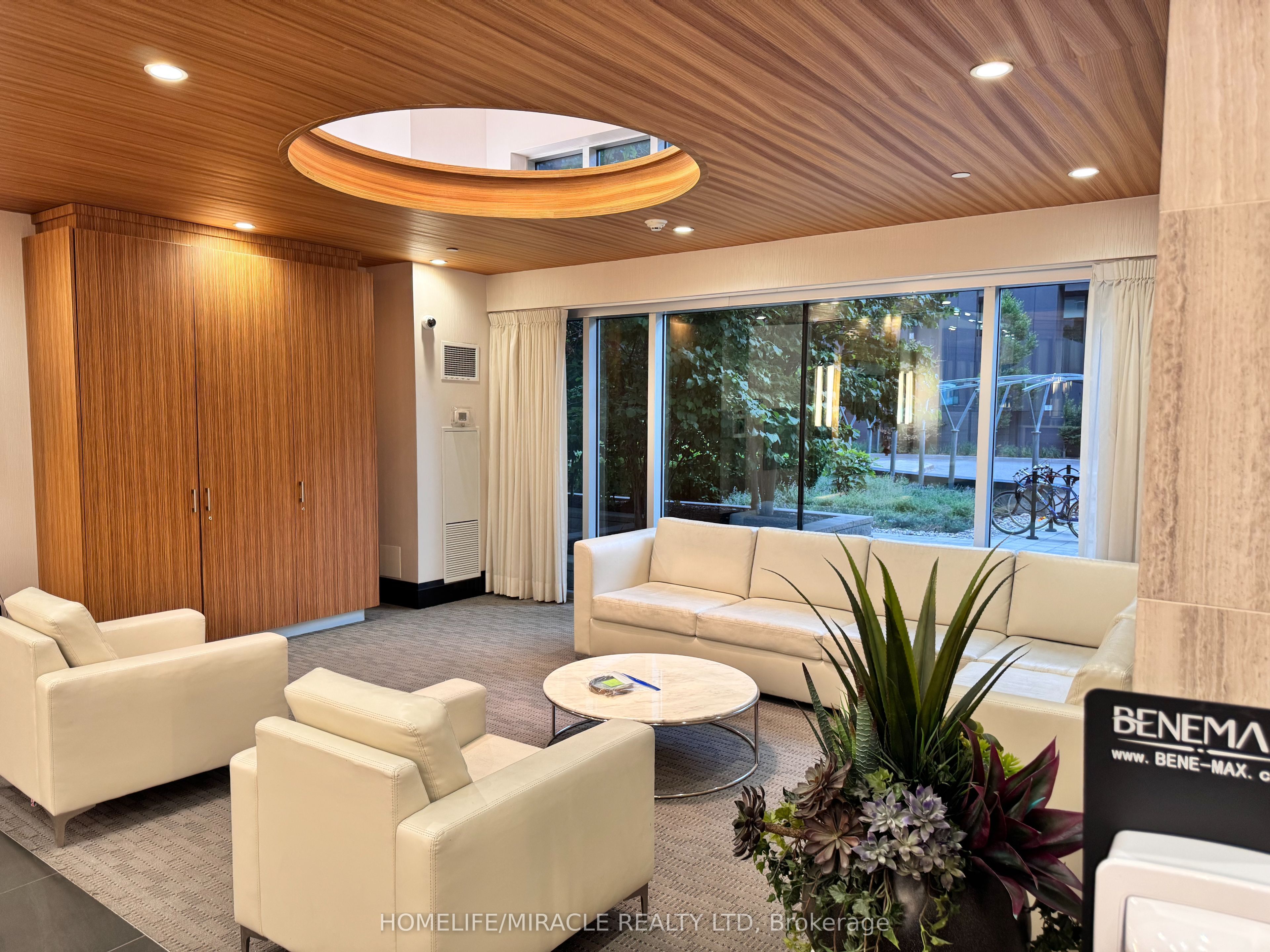 555 Wilson Avenue 103, Toronto, ON M3H 5Y6 photo 5