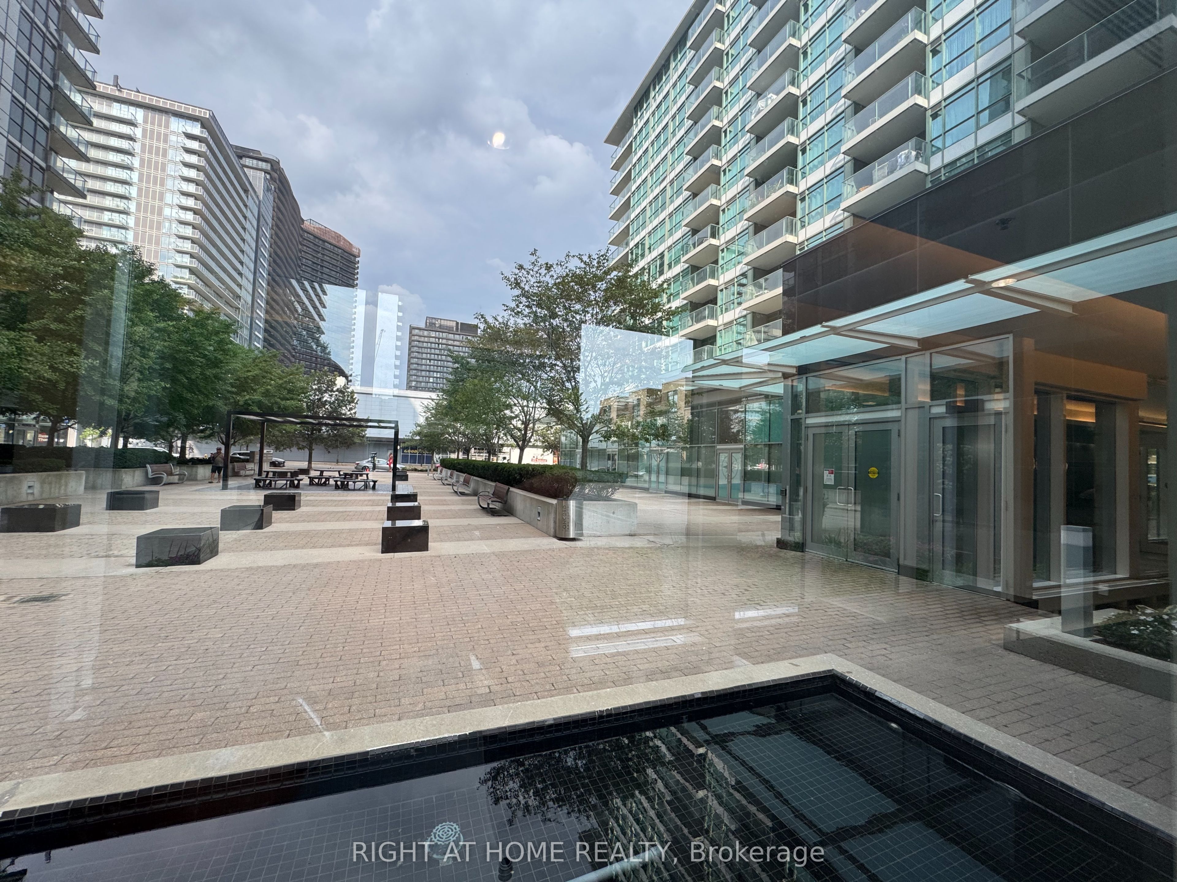 15 Singer Court 916, Toronto, ON M2K 0B2