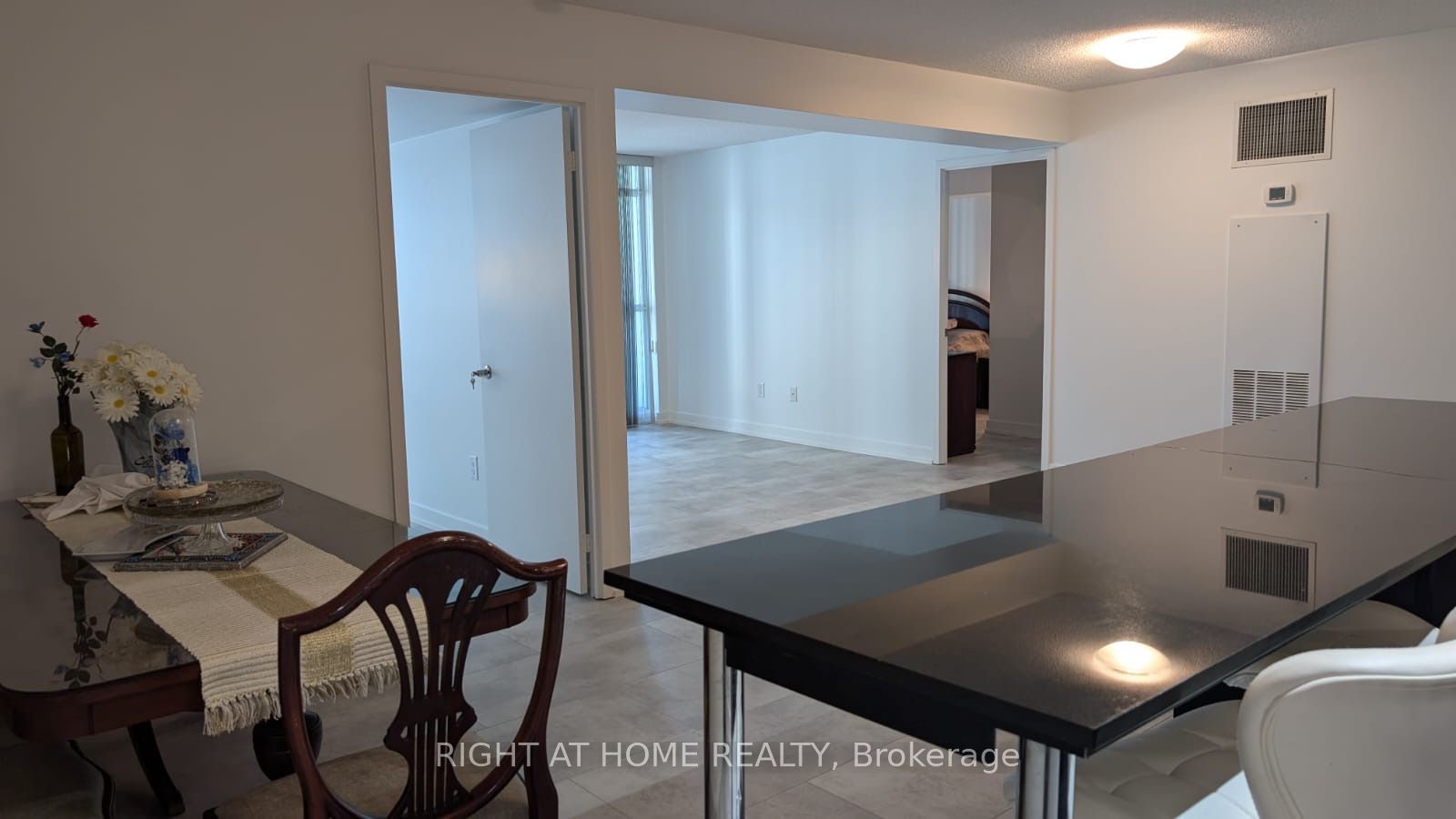 15 Singer Court 916, Toronto, ON M2K 0B2 photo 4