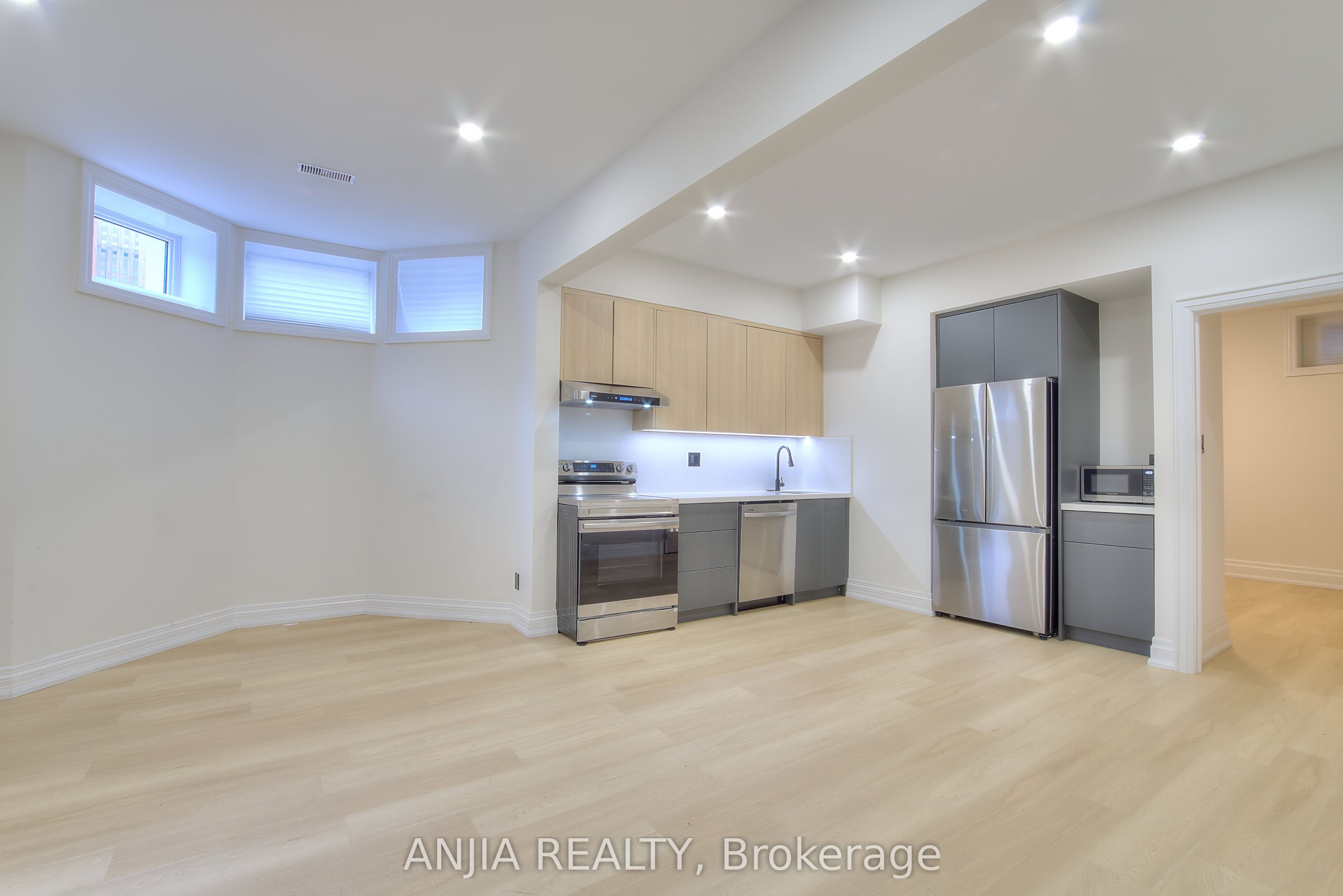 16 Clarkhill Street Basement, Toronto, ON M2R 2G7