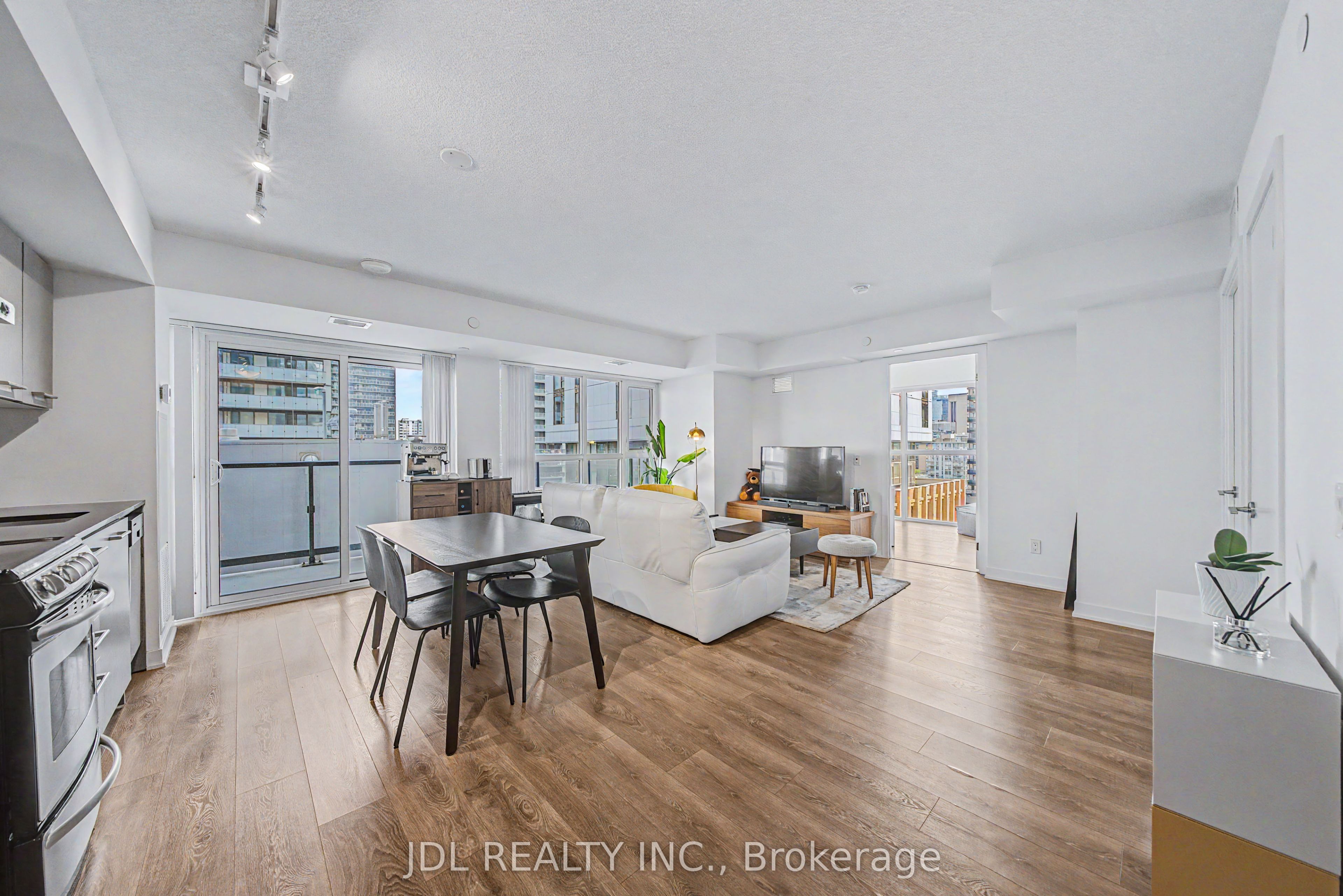 87 Peter Street 1411, Toronto, ON M5V 0P1 photo 5