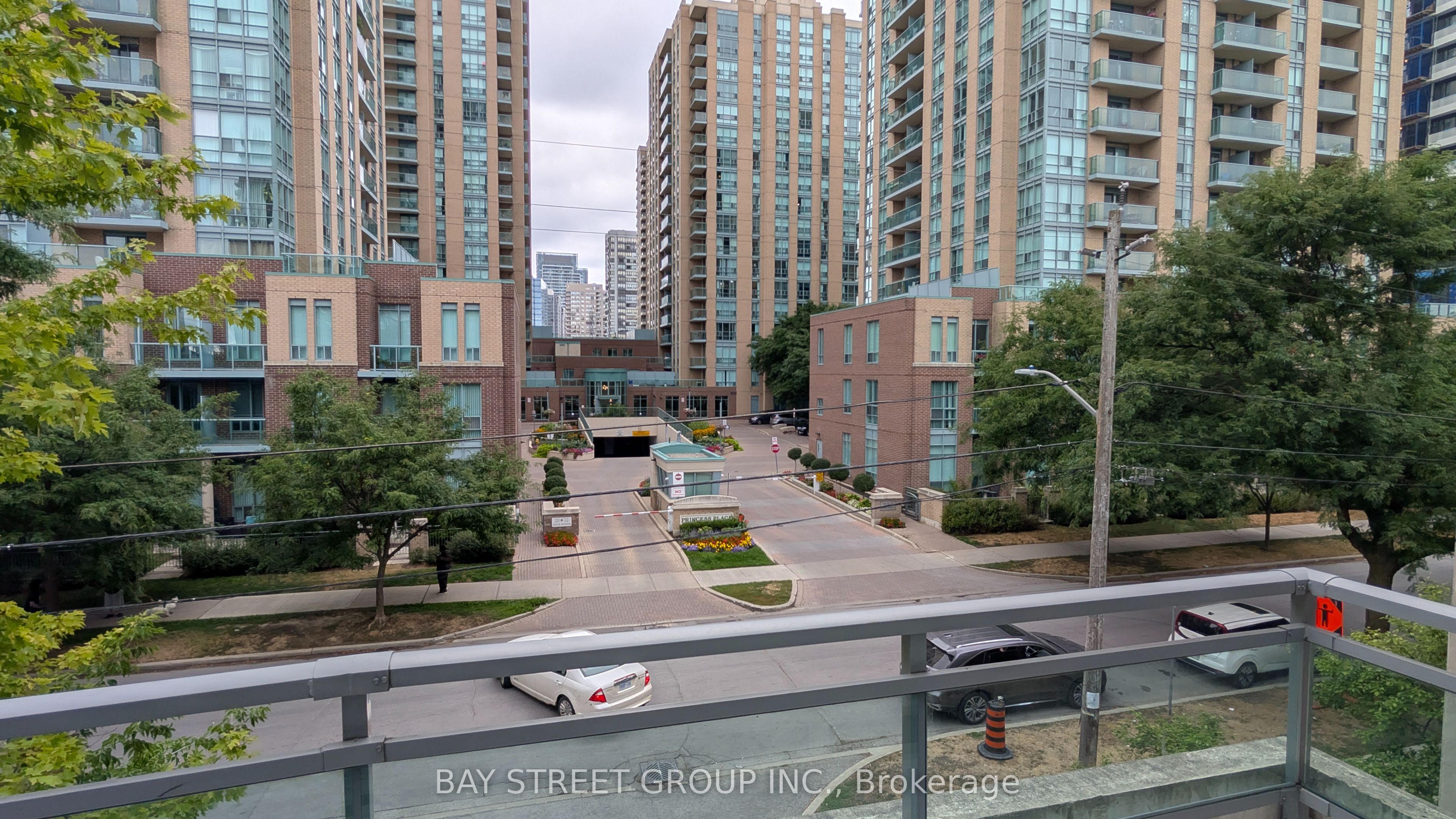 21 Olive Avenue TH201, Toronto, ON M2N 4N4