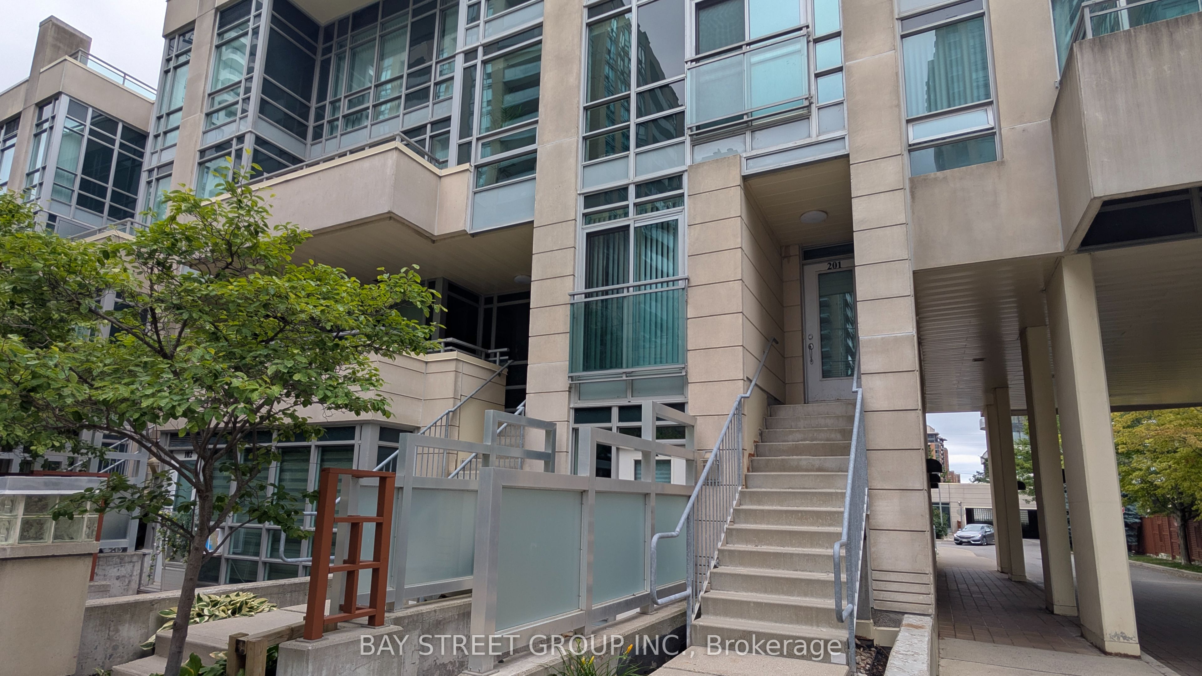 21 Olive Avenue TH201, Toronto, ON M2N 4N4 photo 2