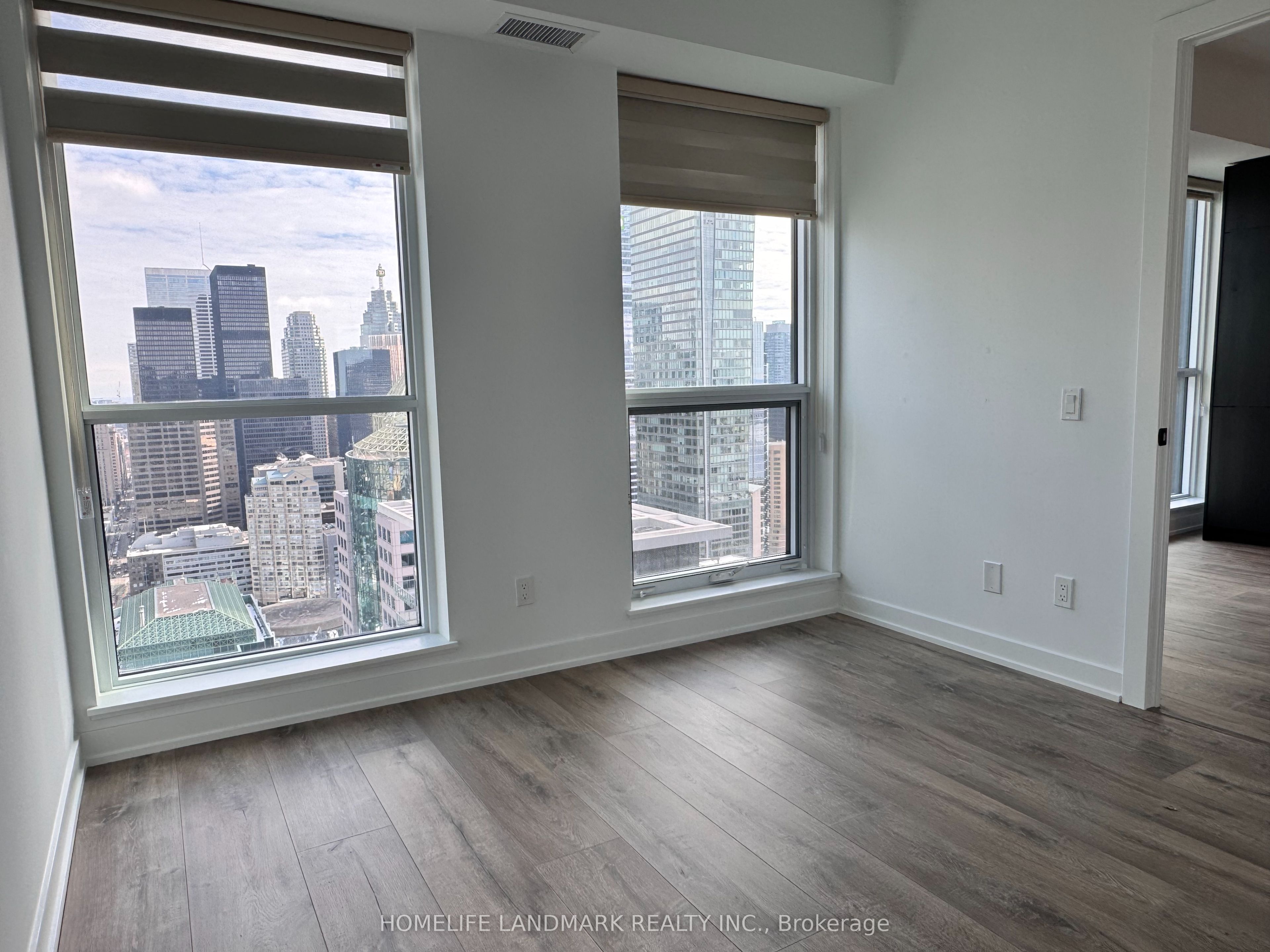 327 King Street 4001, Toronto, ON M5V 0W7 photo 3