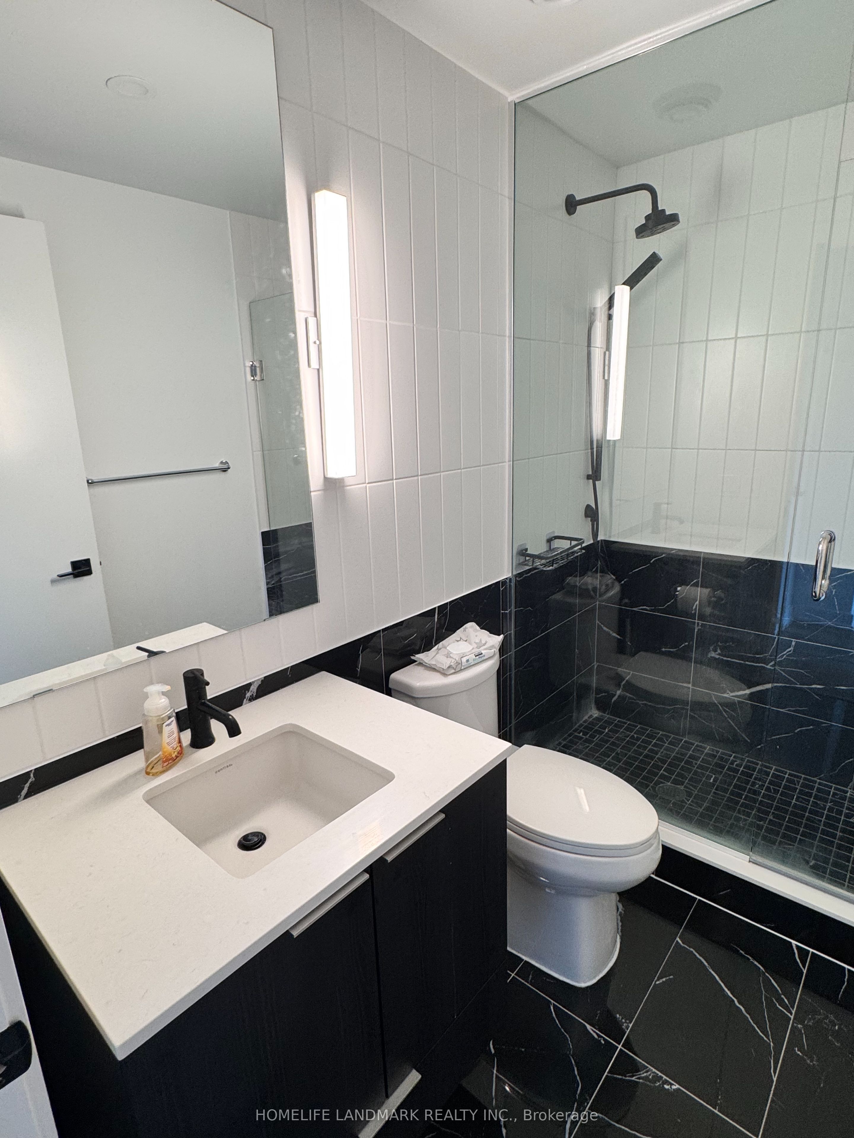 327 King Street 4001, Toronto, ON M5V 0W7 photo 4