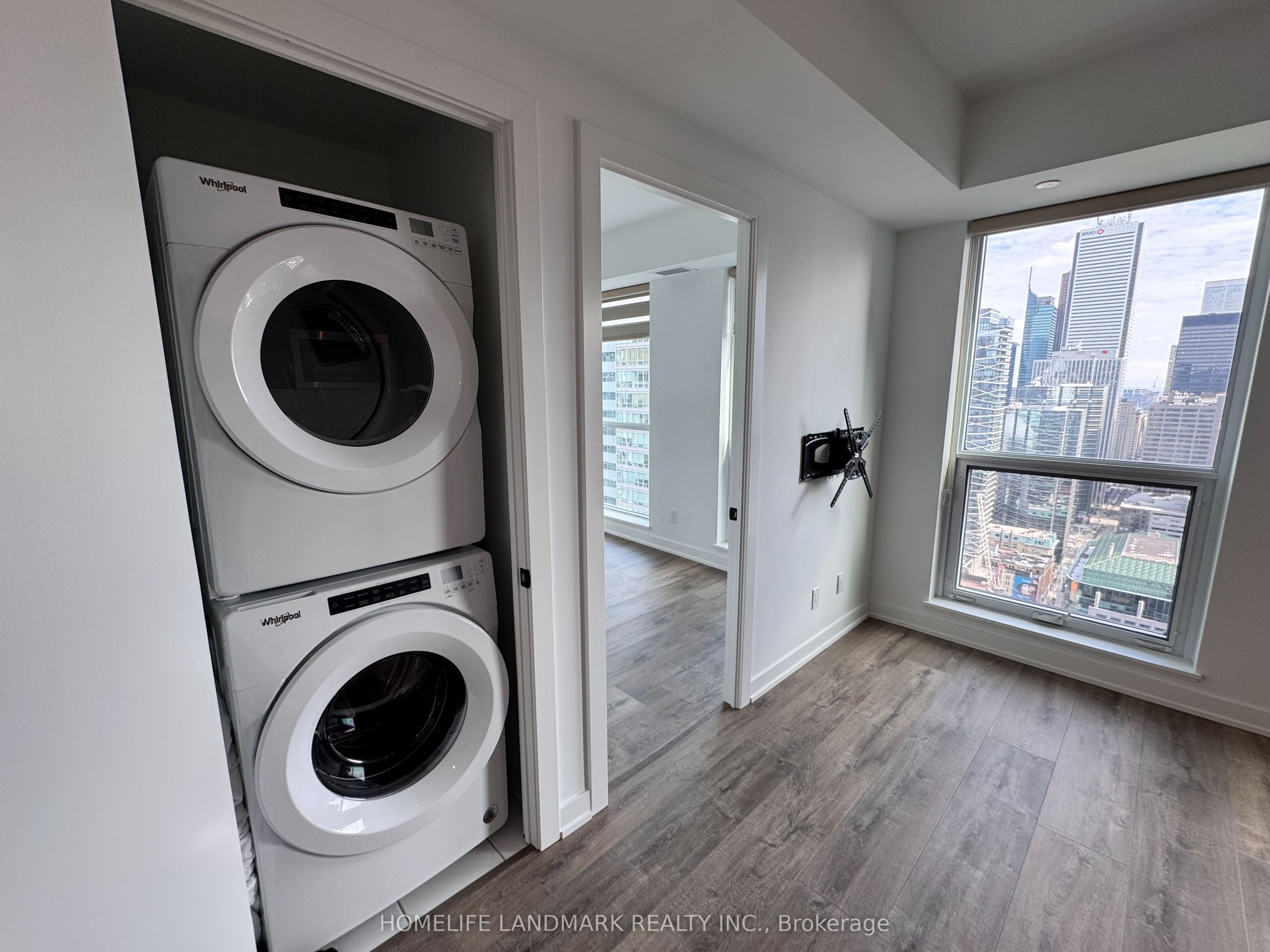 327 King Street 4001, Toronto, ON M5V 0W7 photo 5