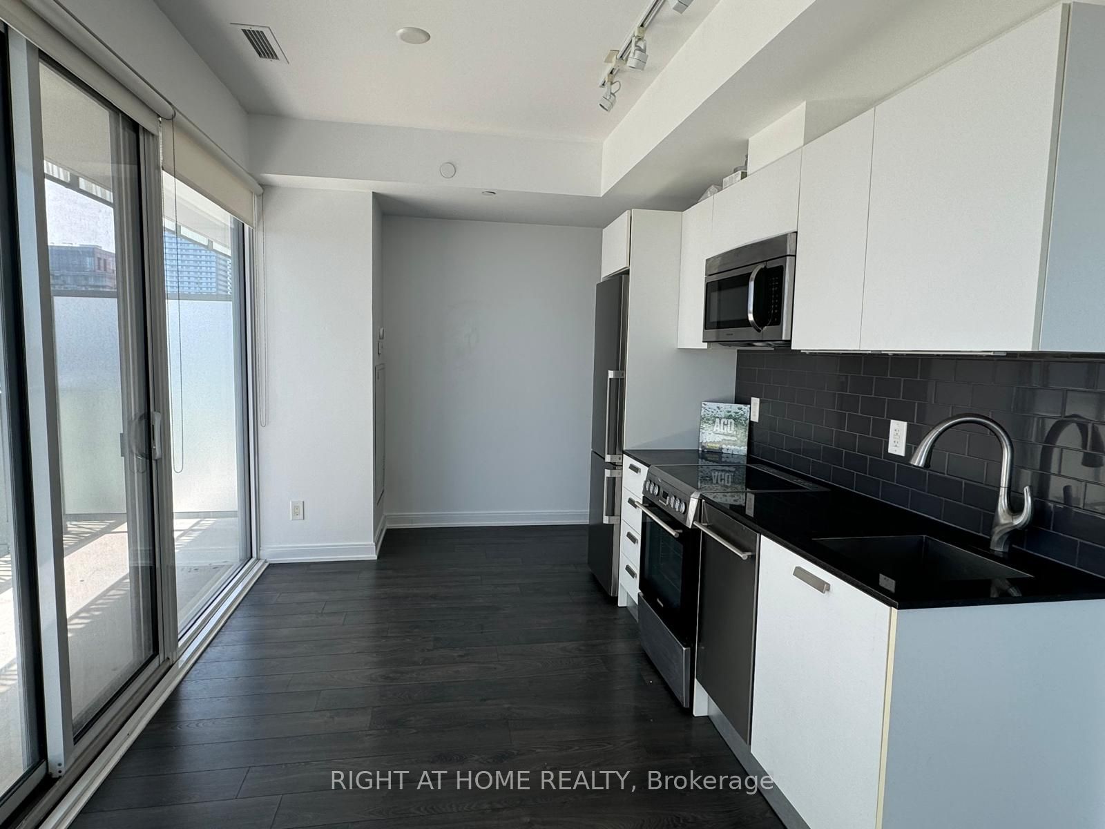 42 Charles Street E 2802, Toronto, ON M4Y 0B7