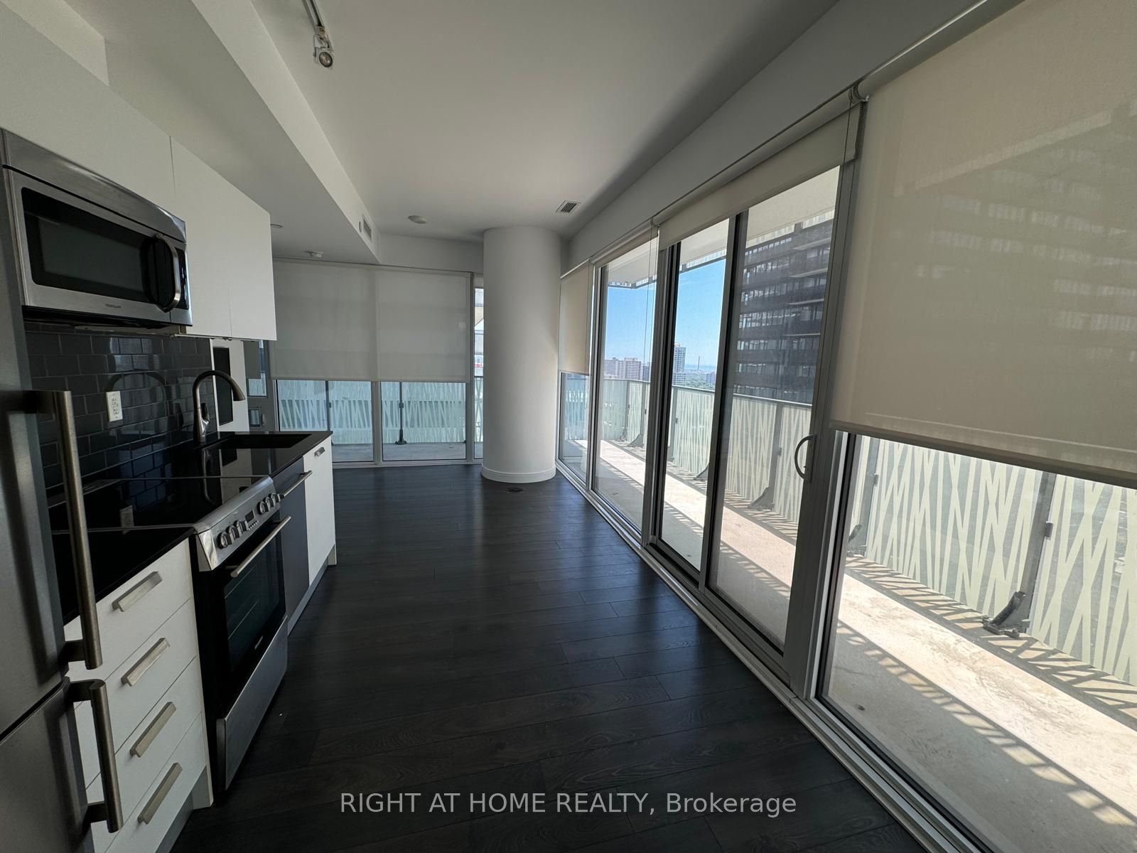42 Charles Street E 2802, Toronto, ON M4Y 0B7 photo 2