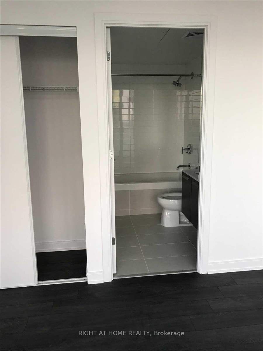 42 Charles Street E 2802, Toronto, ON M4Y 0B7 photo 3
