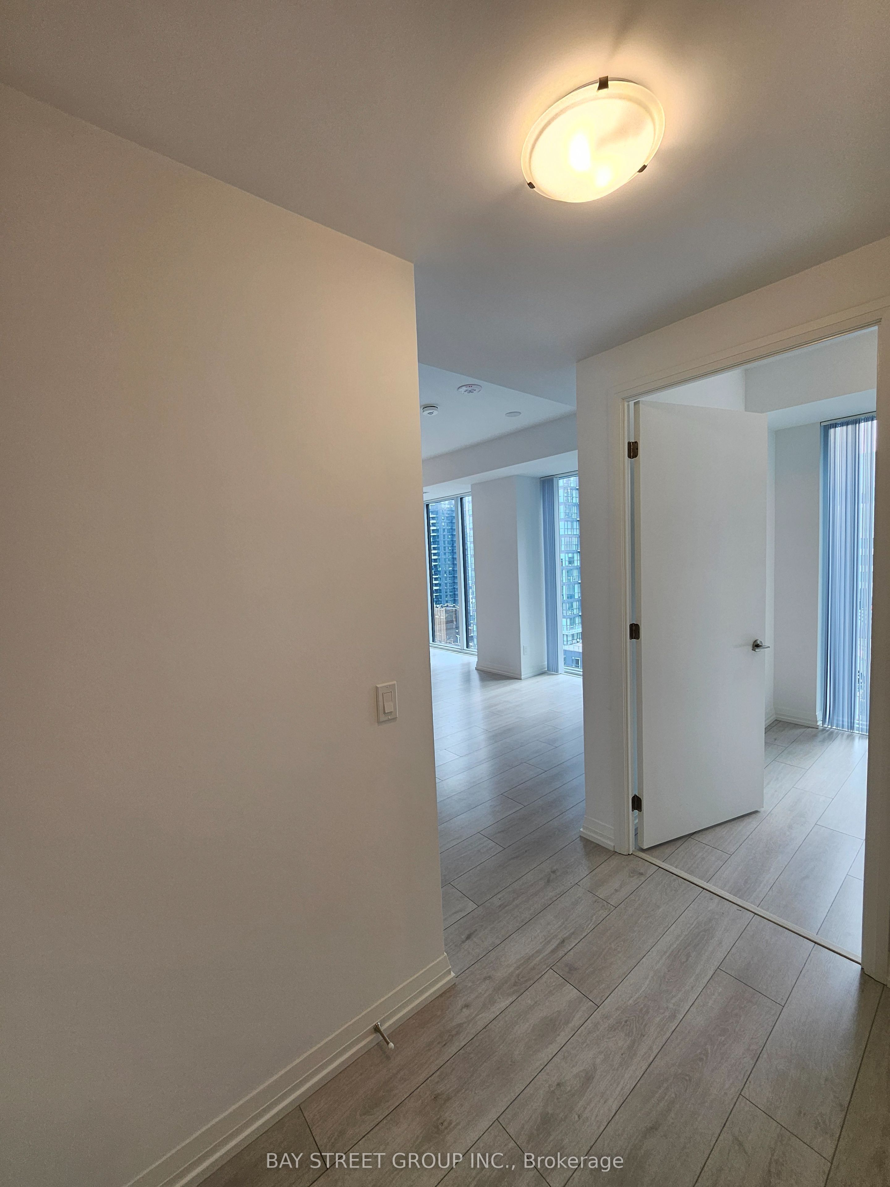 400 King Street W 2206, Toronto, ON M5V 0X8 photo 2