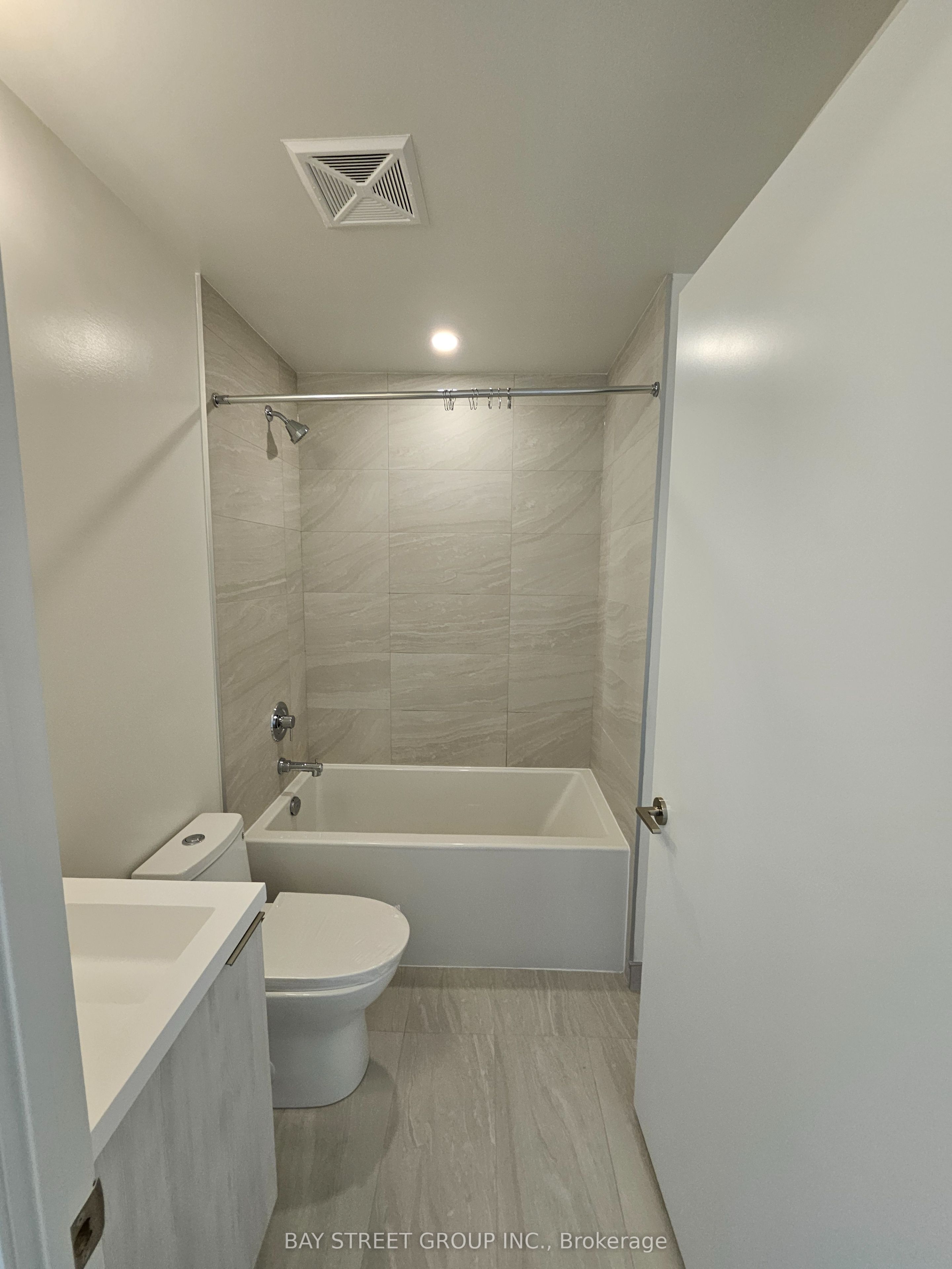 400 King Street W 2206, Toronto, ON M5V 0X8 photo 3