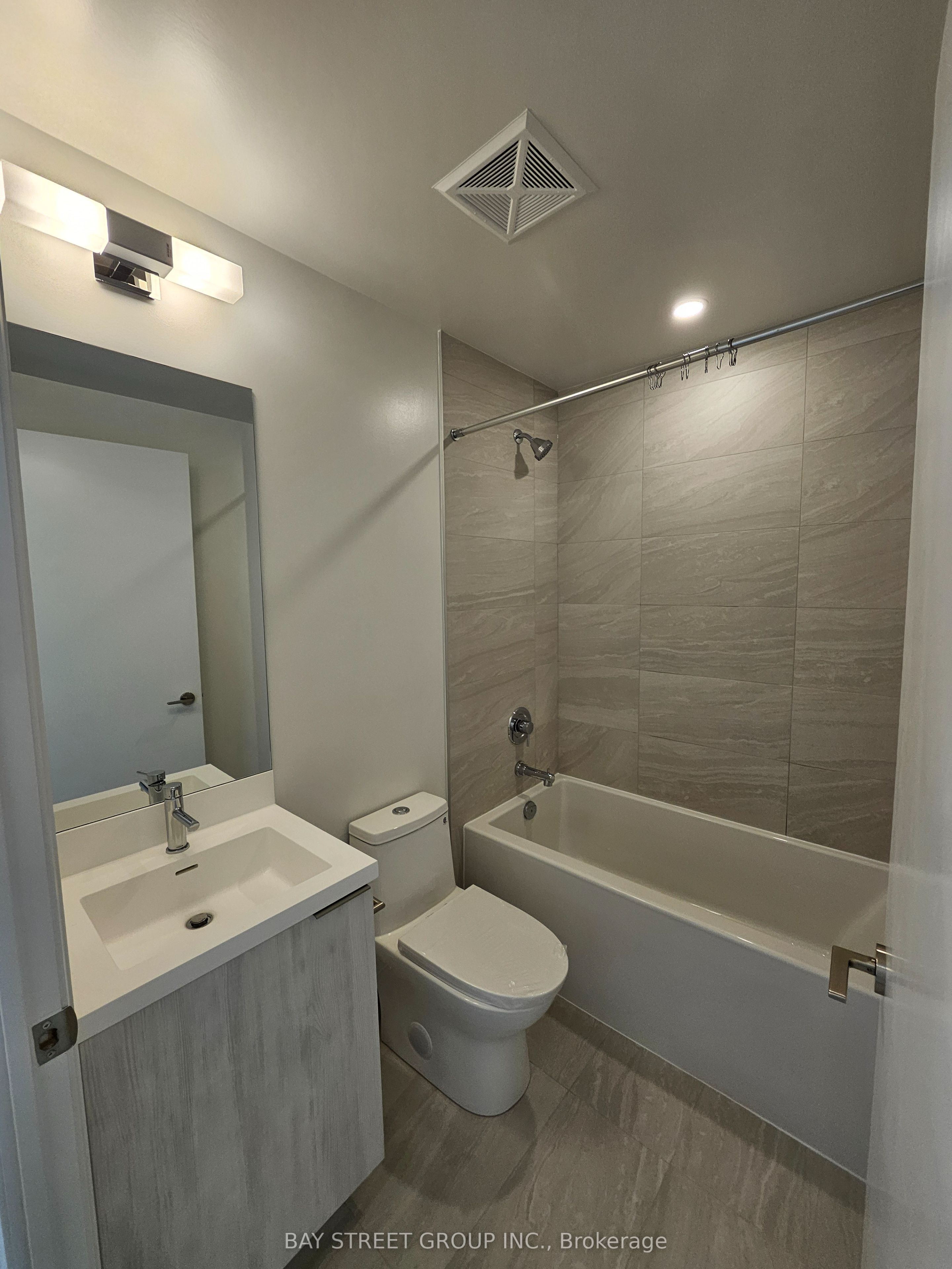 400 King Street W 2206, Toronto, ON M5V 0X8 photo 4