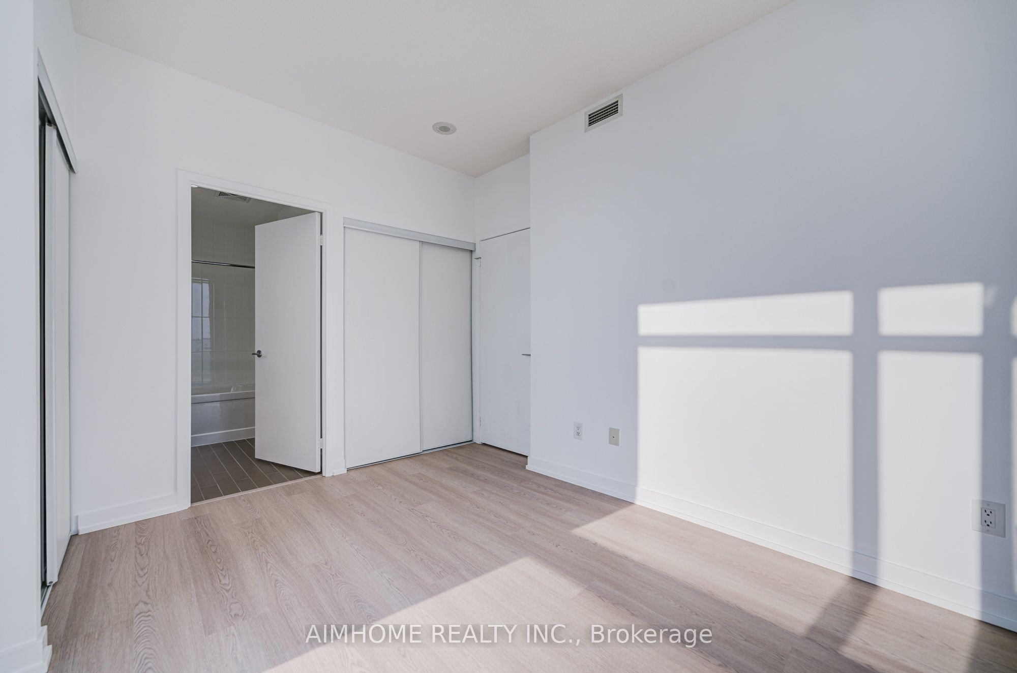 29 Singer Court 2109, Toronto, ON M2K 0B3 photo 4