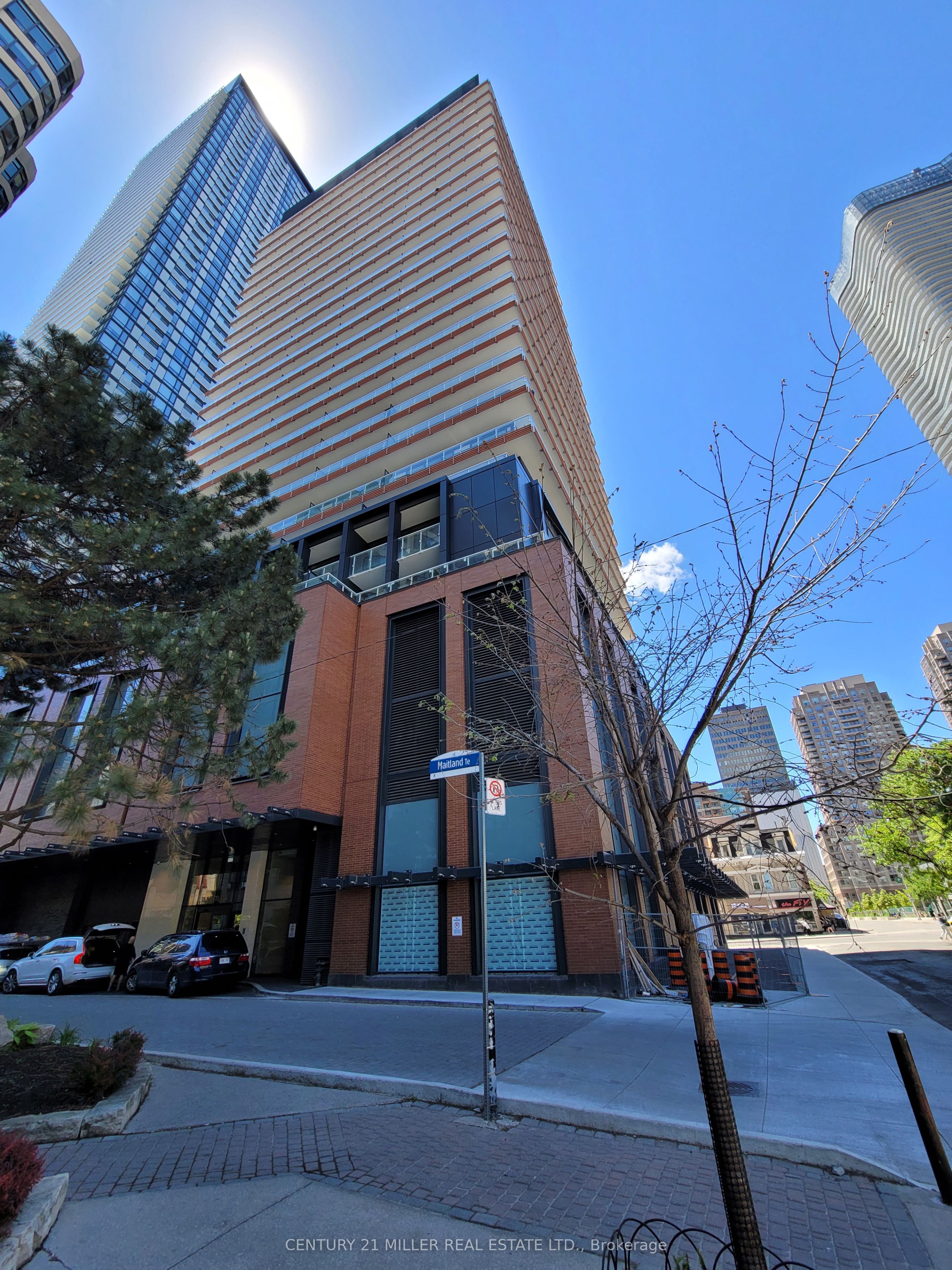 18 Maitland Terrace 802, Toronto, ON M4Y 1Y4 photo 3
